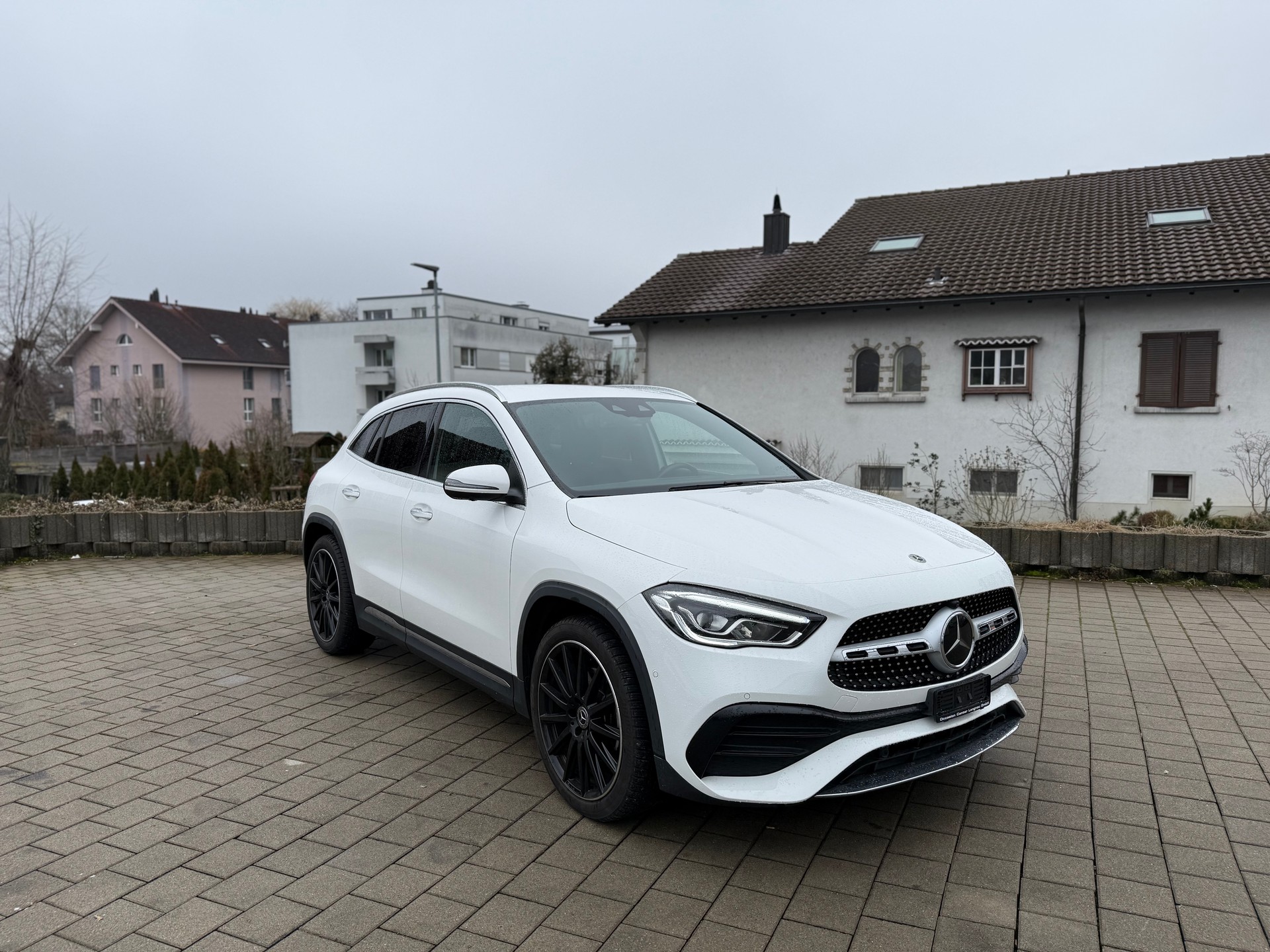 MERCEDES-BENZ GLA 220d 4Matic AMG Line 8G-DCT-image-3