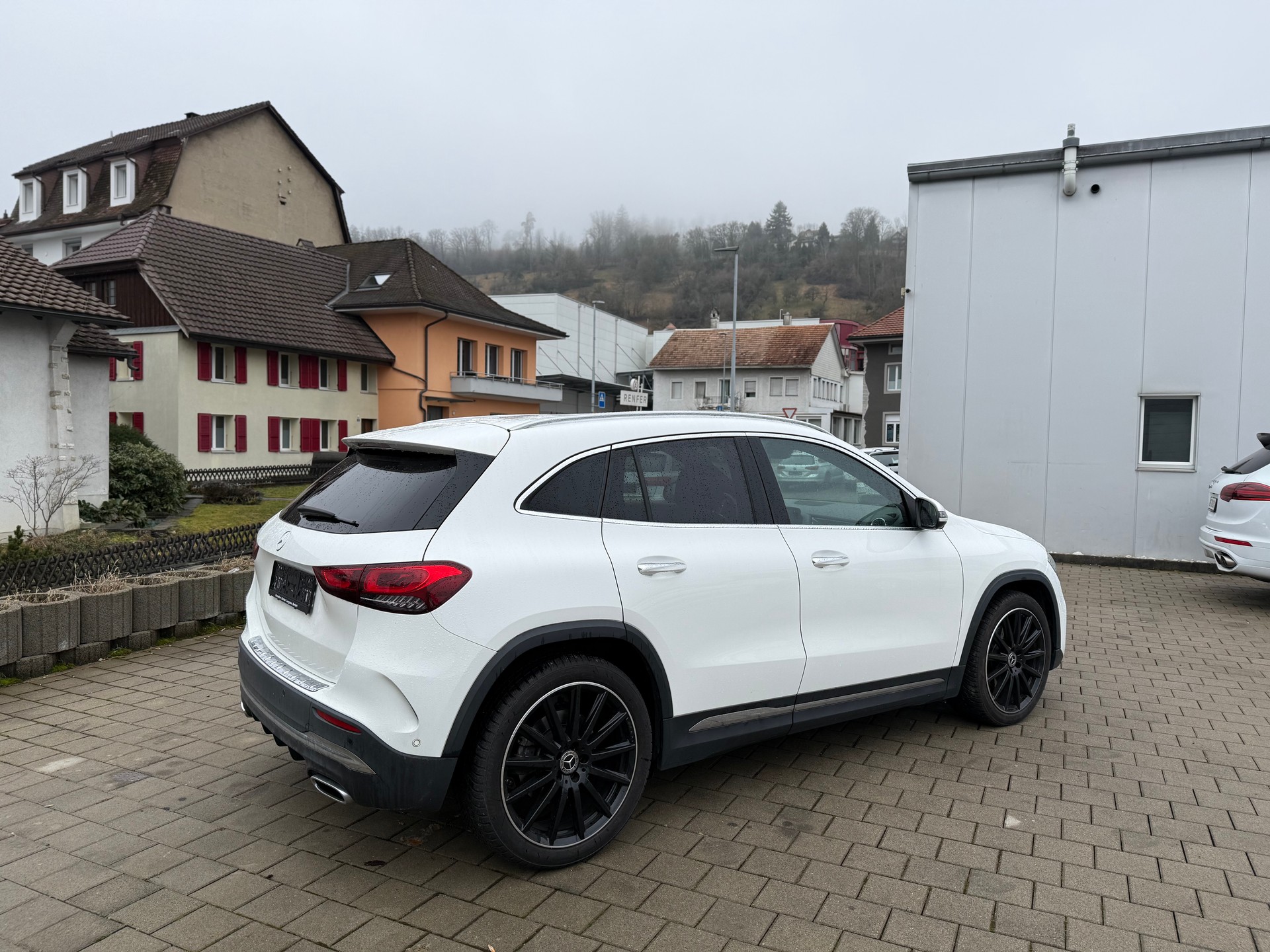 MERCEDES-BENZ GLA 220d 4Matic AMG Line 8G-DCT-image-5