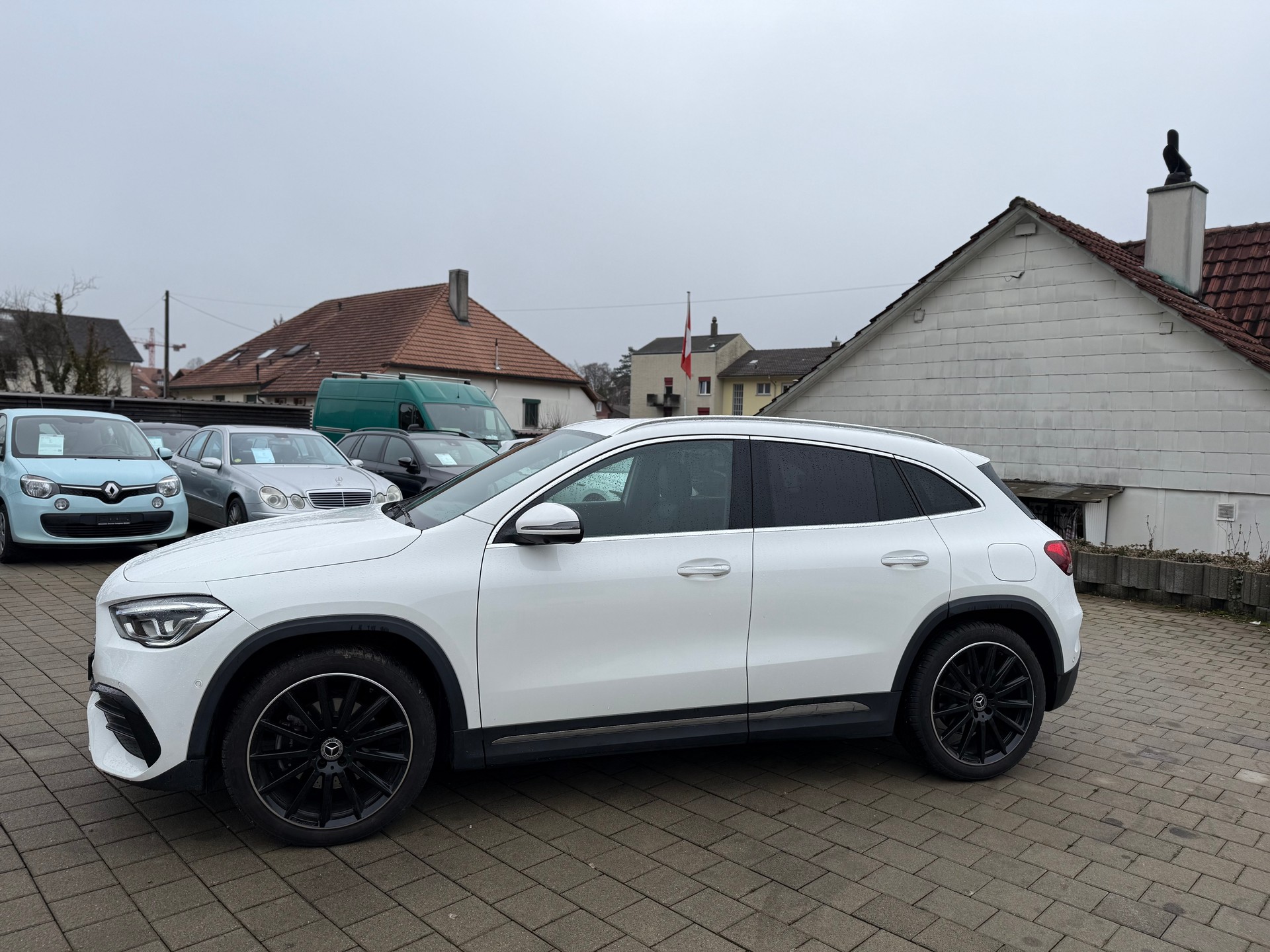 MERCEDES-BENZ GLA 220d 4Matic AMG Line 8G-DCT-image-8
