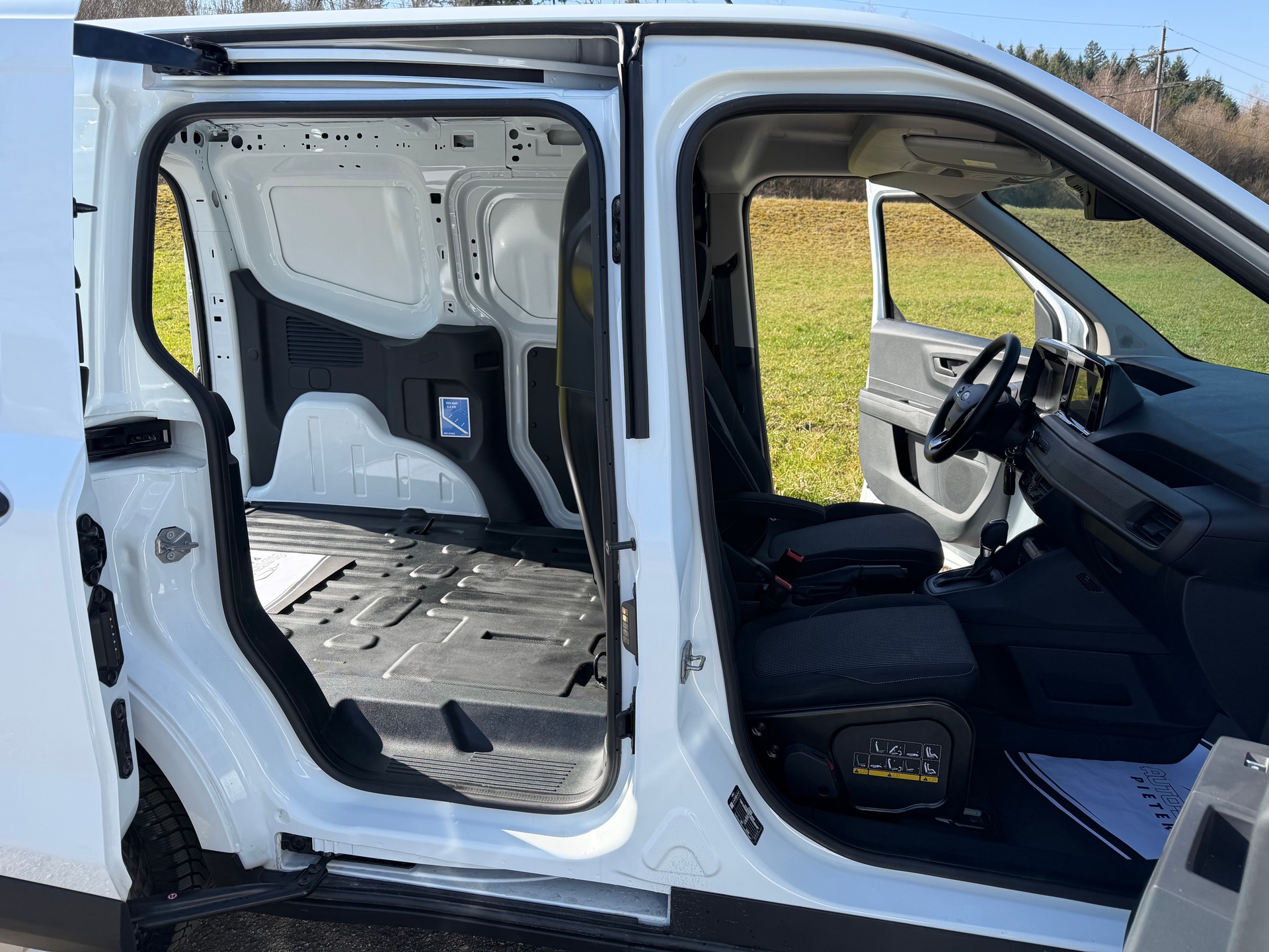 FORD AUTOMAT !! TRANSIT COURIER VAN 1.0 ECOBOOST TREND. KM 4`700 !!-image-17