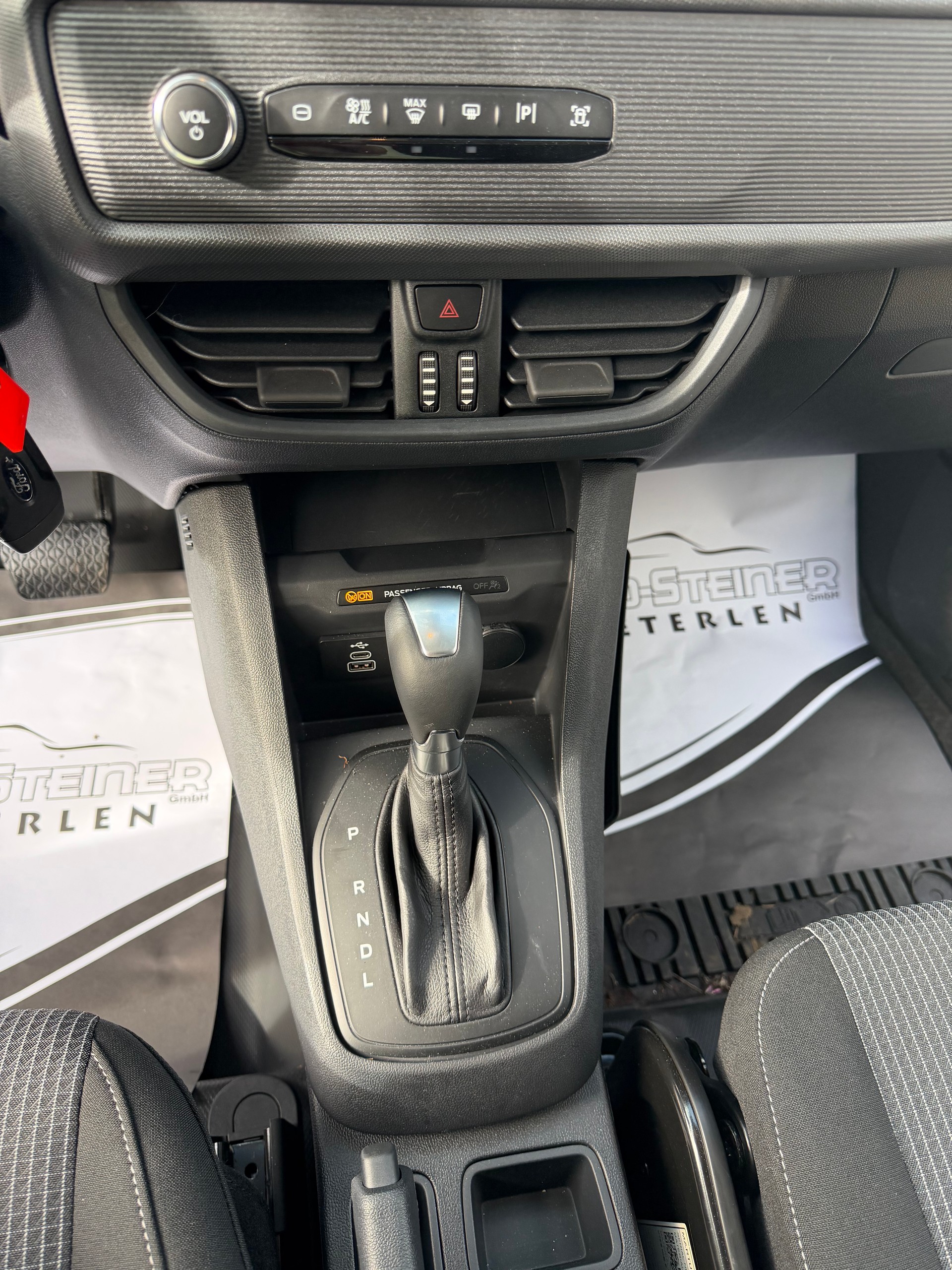 FORD AUTOMAT !! TRANSIT COURIER VAN 1.0 ECOBOOST TREND. KM 4`700 !!-image-4