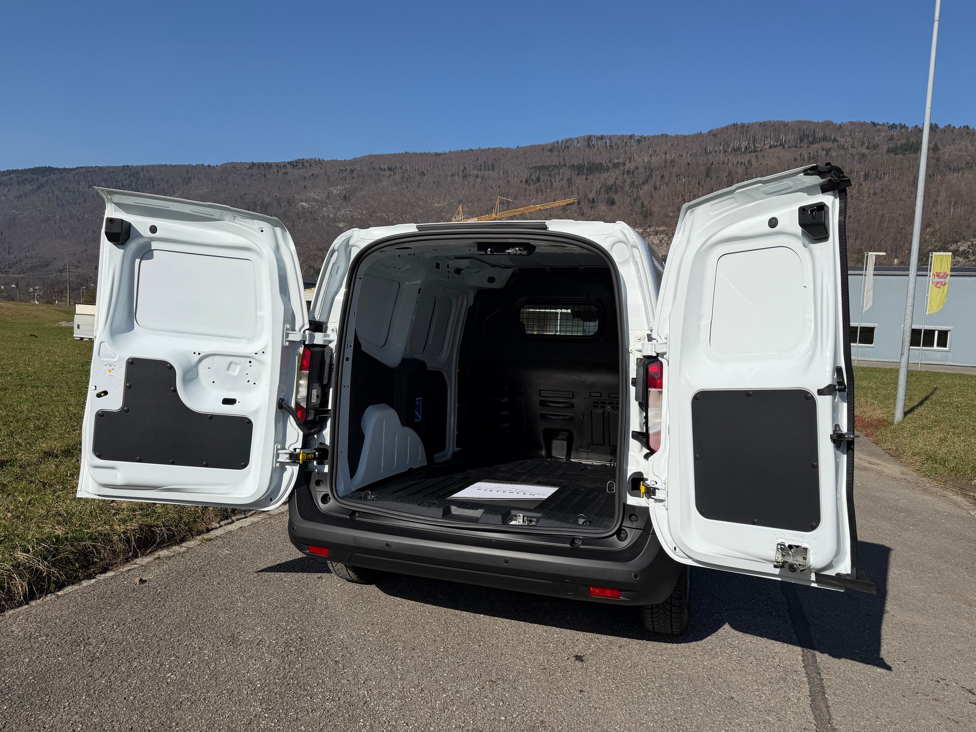 FORD AUTOMAT !! TRANSIT COURIER VAN 1.0 ECOBOOST TREND. KM 4`700 !!-image-6
