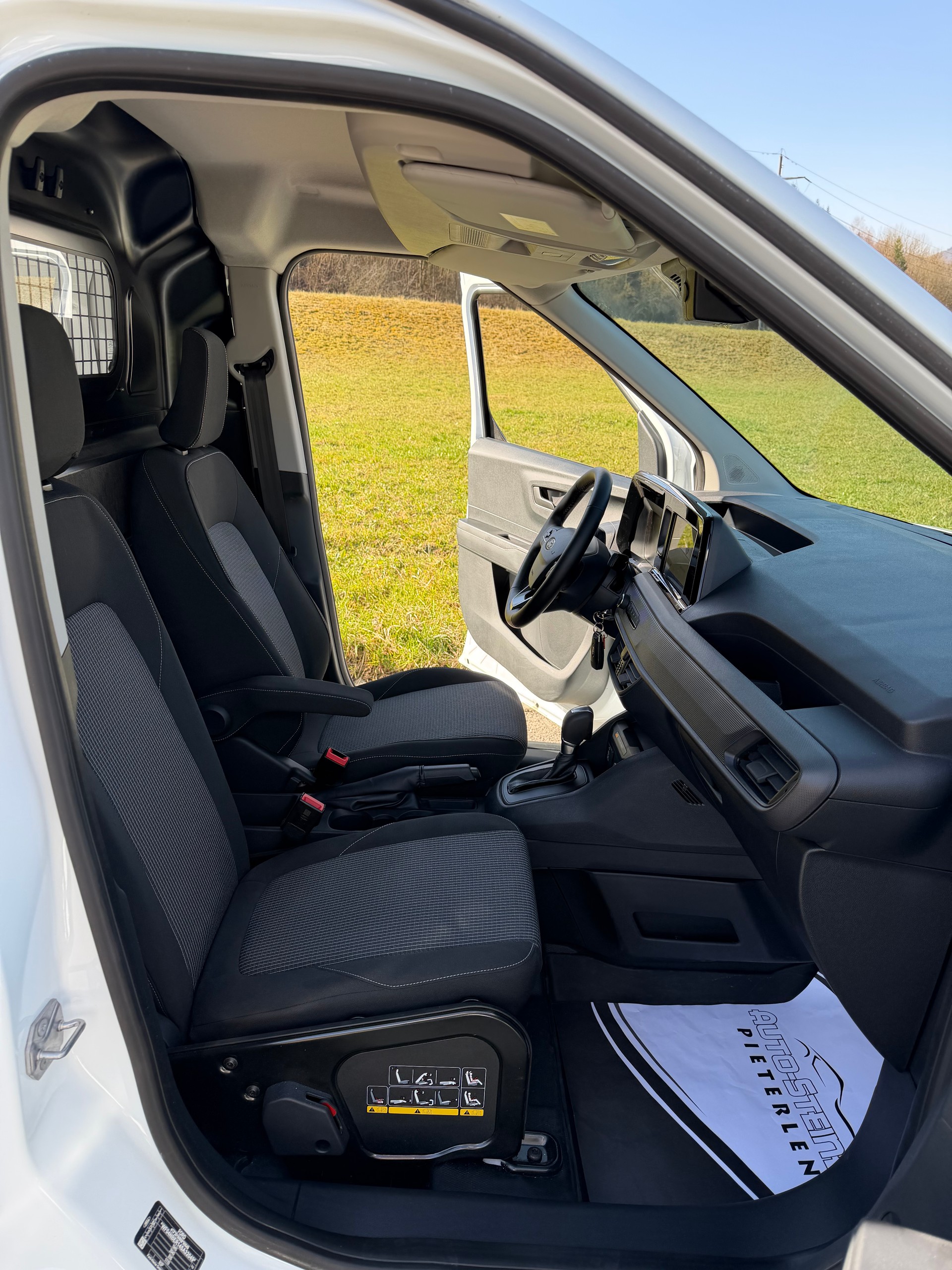 FORD AUTOMAT !! TRANSIT COURIER VAN 1.0 ECOBOOST TREND. KM 4`700 !!-image-22