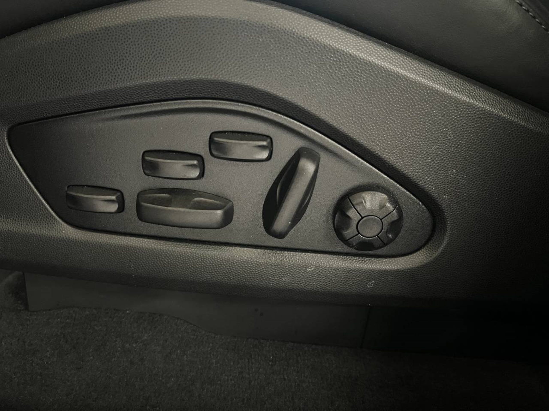 PORSCHE Macan 4S-image-21