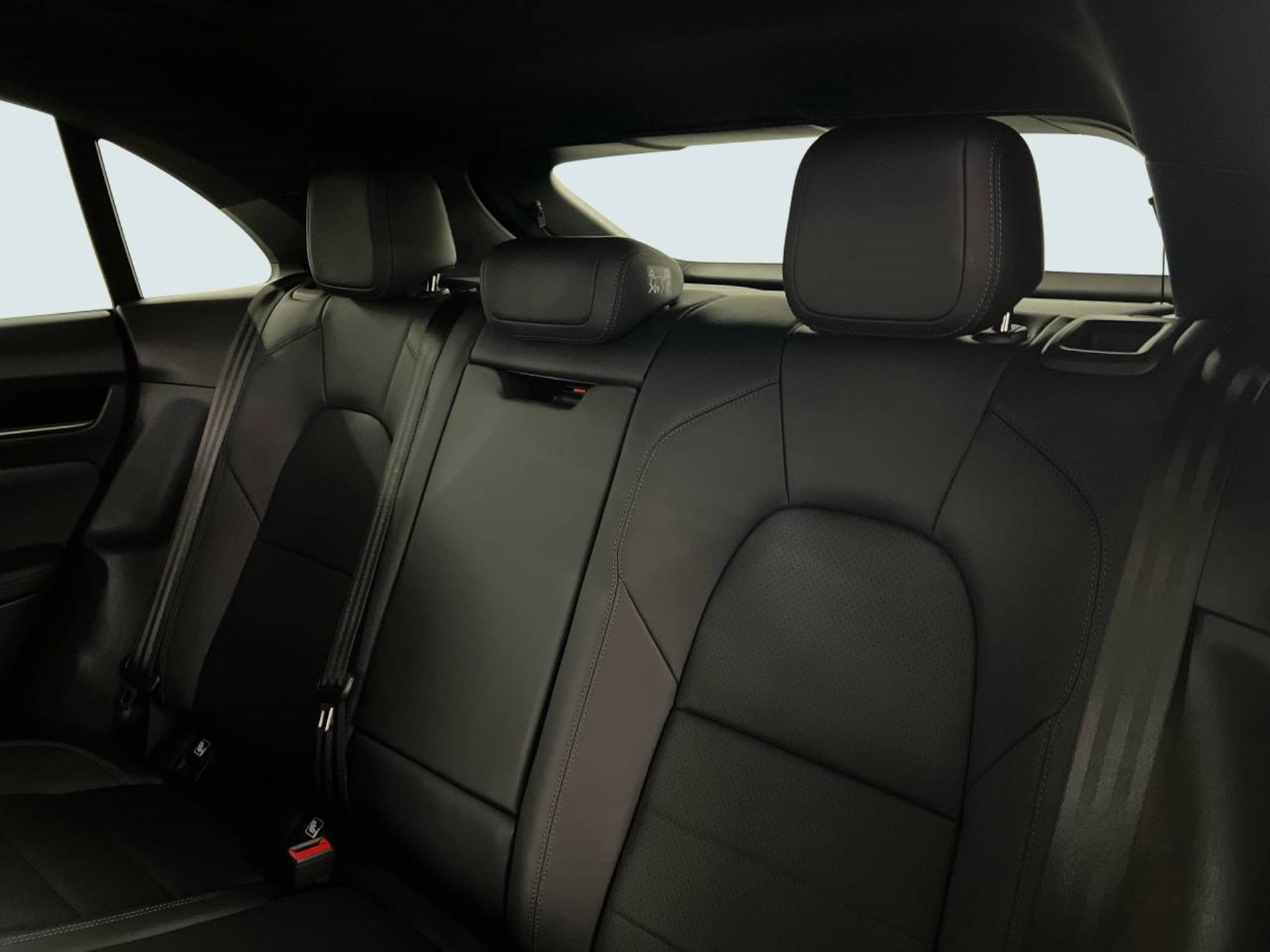PORSCHE Macan 4S-image-22