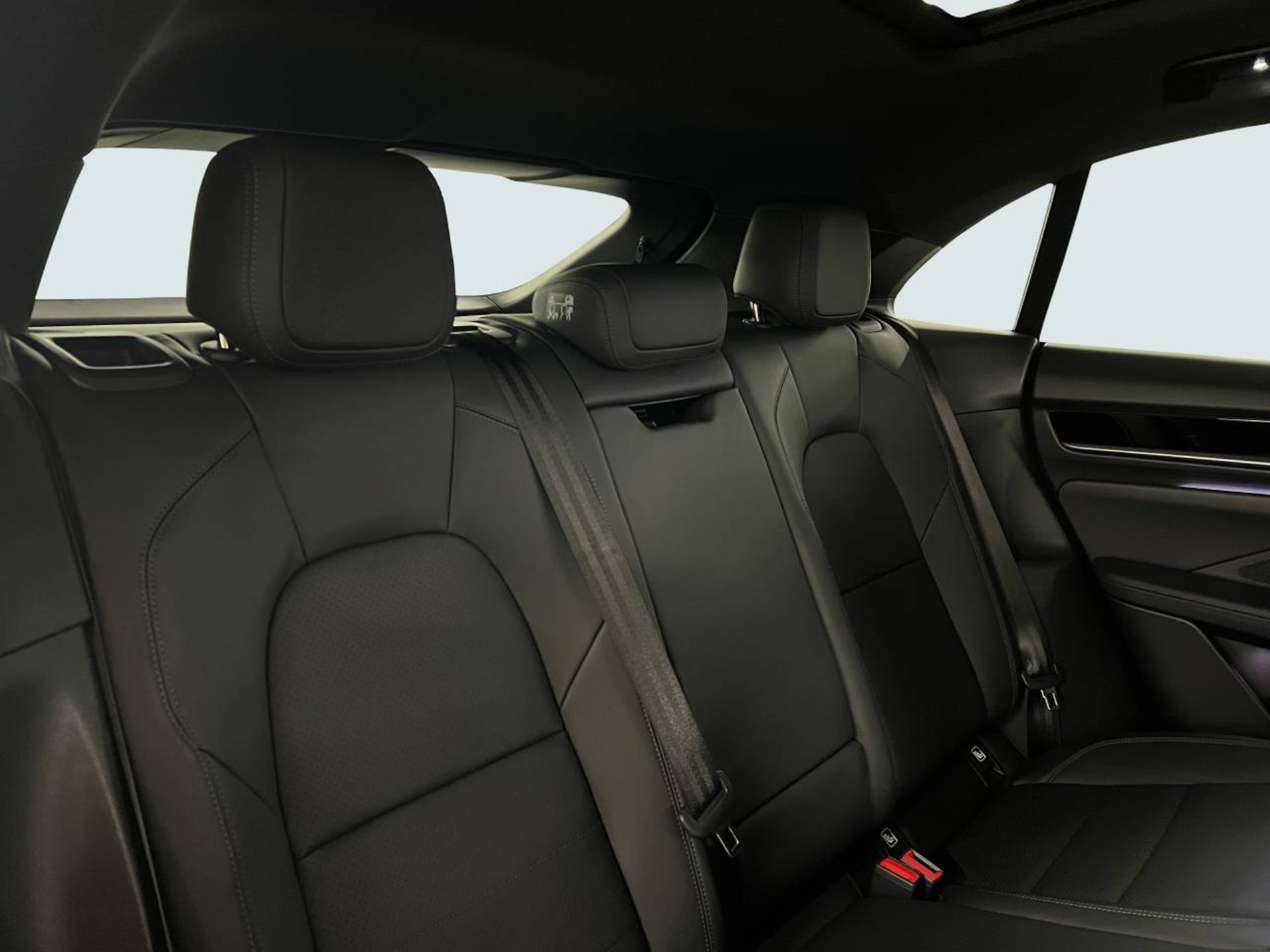 PORSCHE Macan 4S-image-23