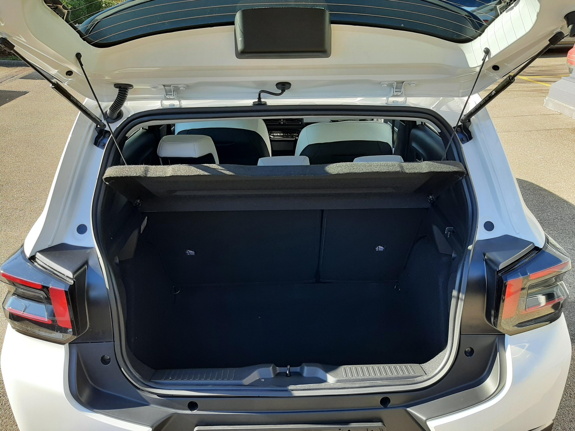 CITROEN C3 1.2 Hybrid Plus-image-8