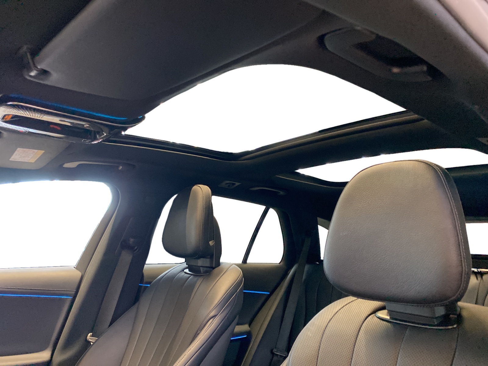 MERCEDES-BENZ E 200 AMG Line 4MATIC Kombi-image-11