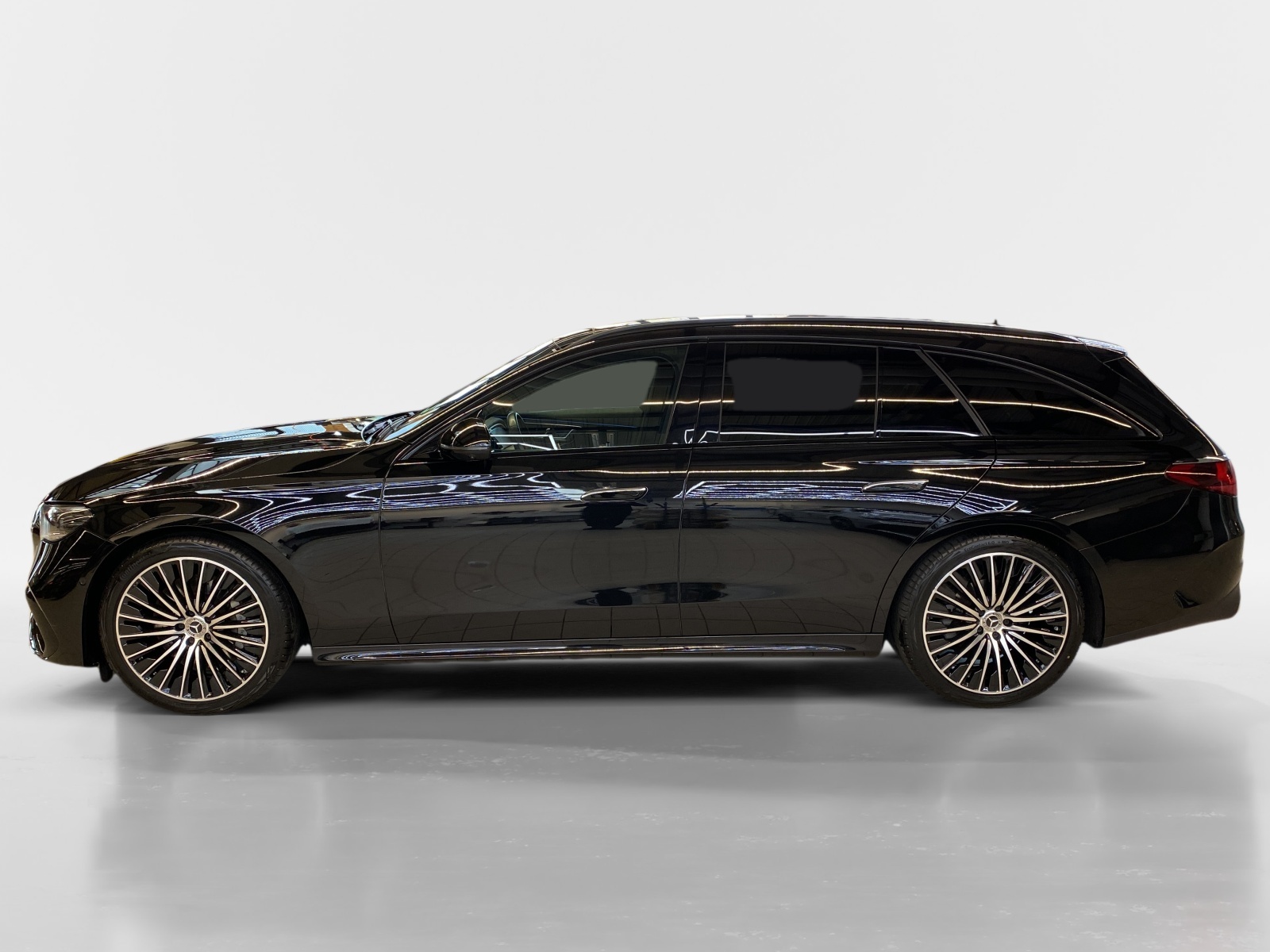 MERCEDES-BENZ E 200 AMG Line 4MATIC Kombi-image-2