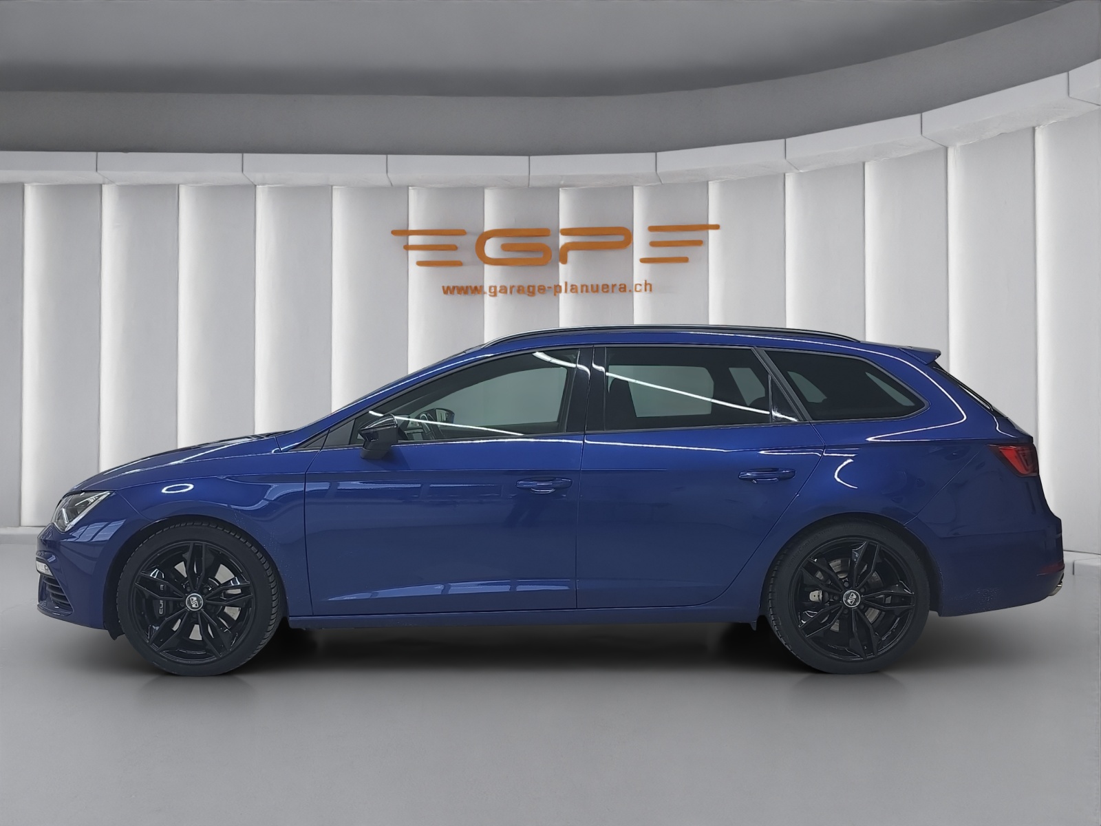 SEAT Leon ST 2.0 TSI 300 Cupra 4Drive DSG-image-3