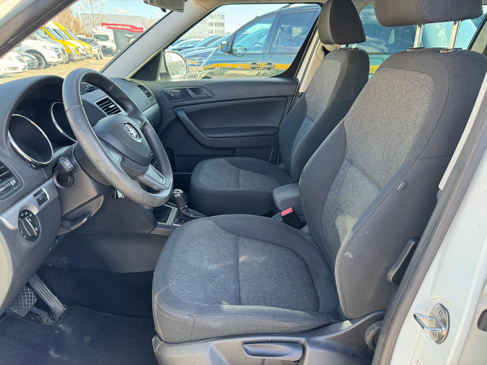 SKODA Yeti 1.8 TSI Ambition 4x4 DSG-image-9