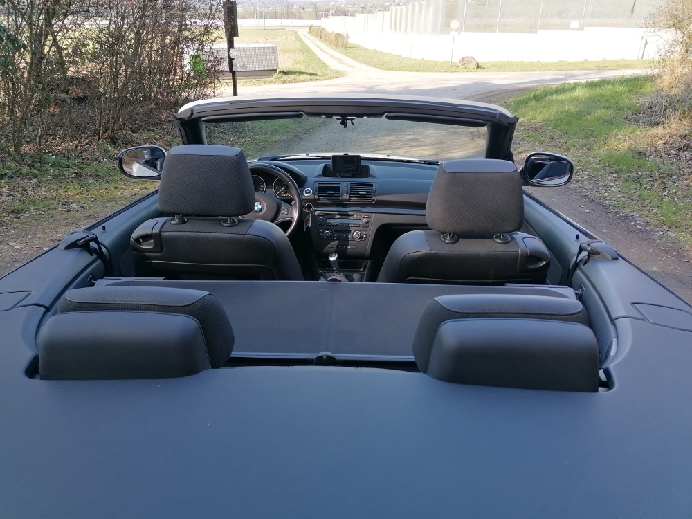 BMW 118i Cabrio-image-3