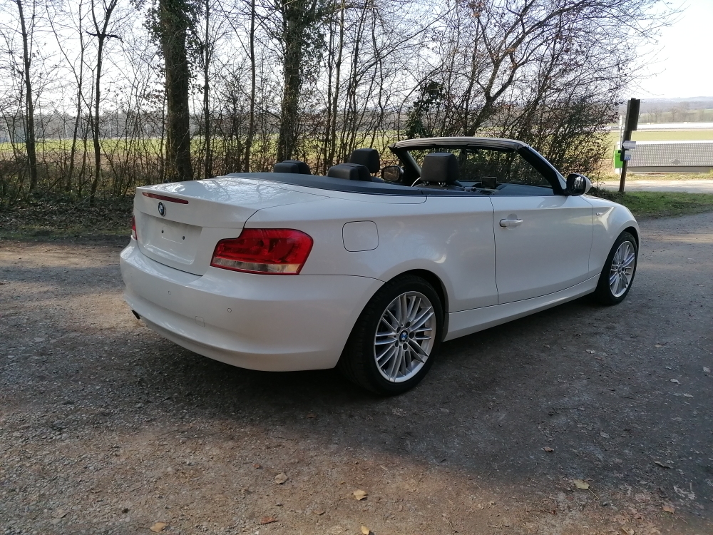 BMW 118i Cabrio-image-2
