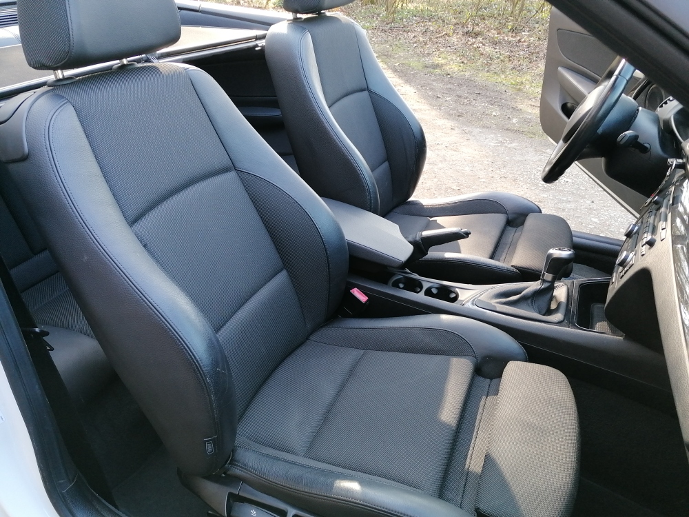 BMW 118i Cabrio-image-4