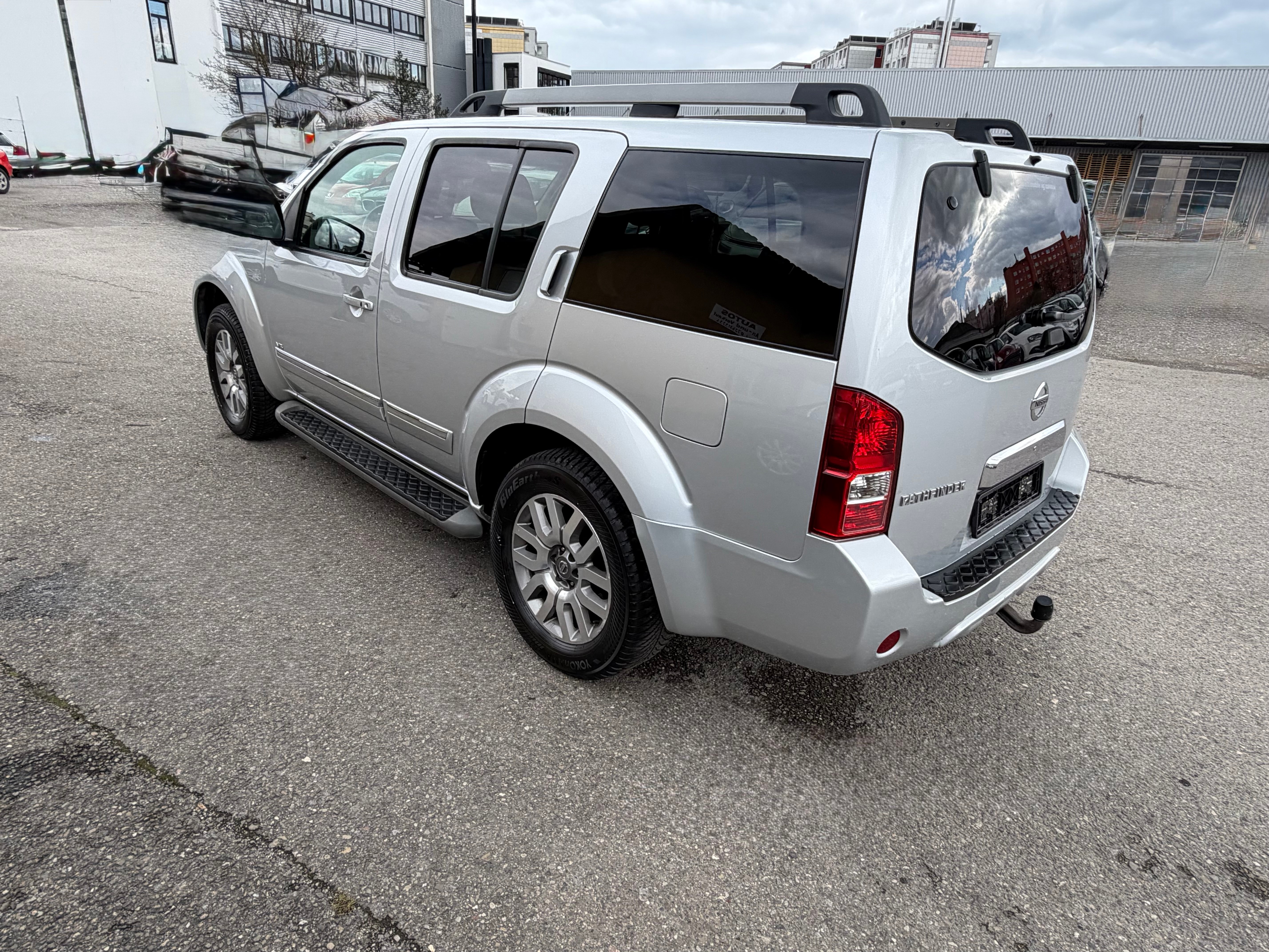 NISSAN Pathfinder 3.0 dCi LE Automatic — slika 7