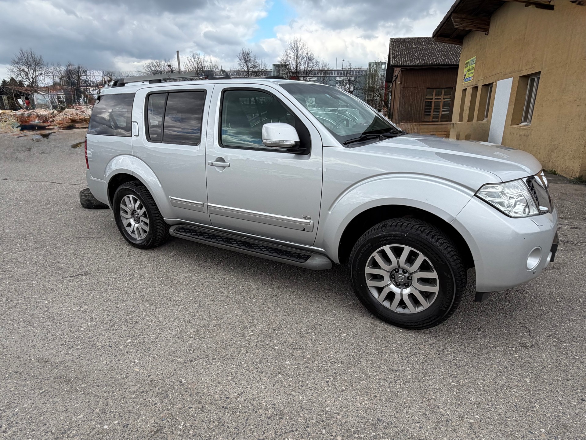 NISSAN Pathfinder 3.0 dCi LE Automatic-image-19