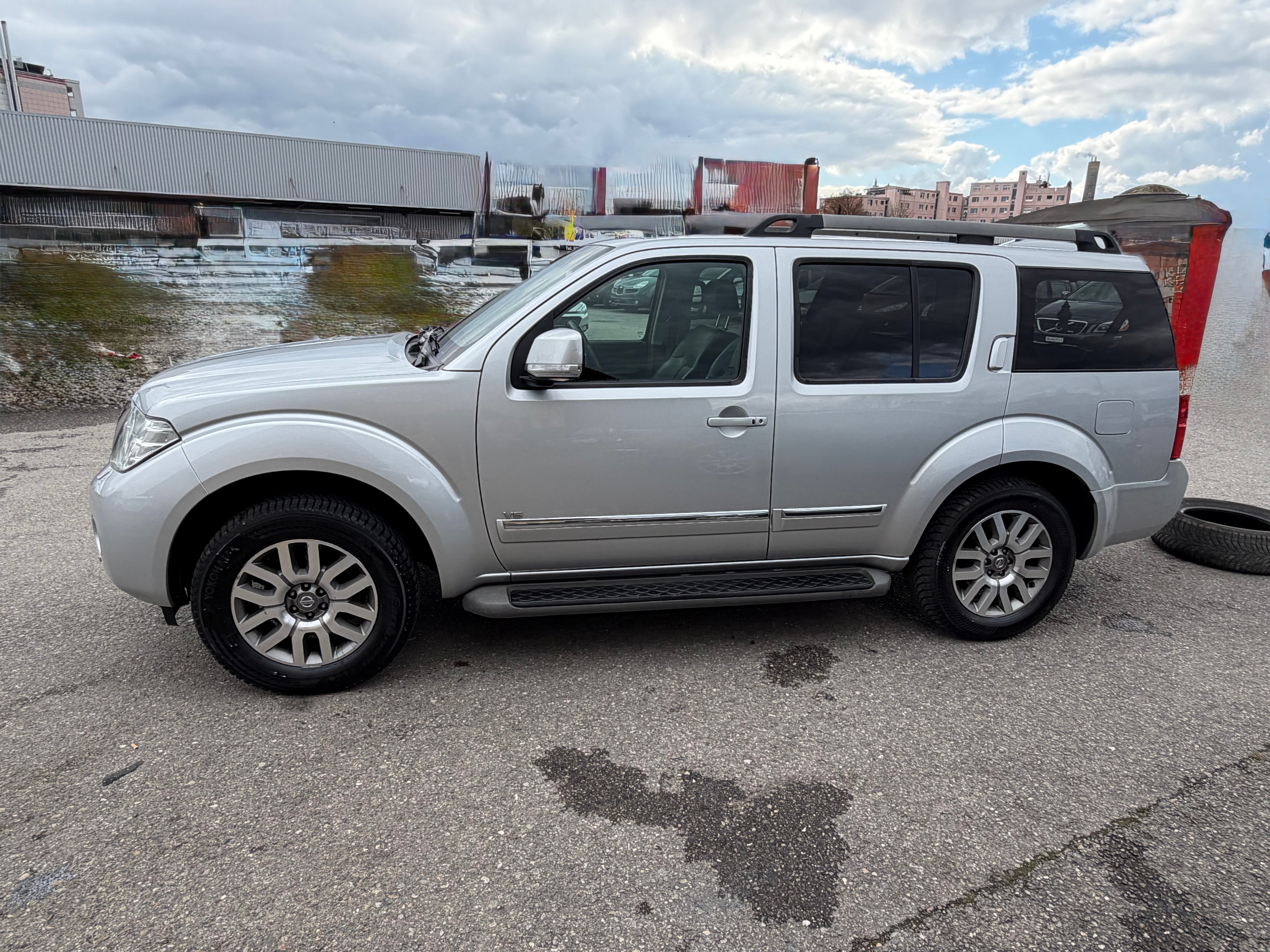 NISSAN Pathfinder 3.0 dCi LE Automatic — slika 19