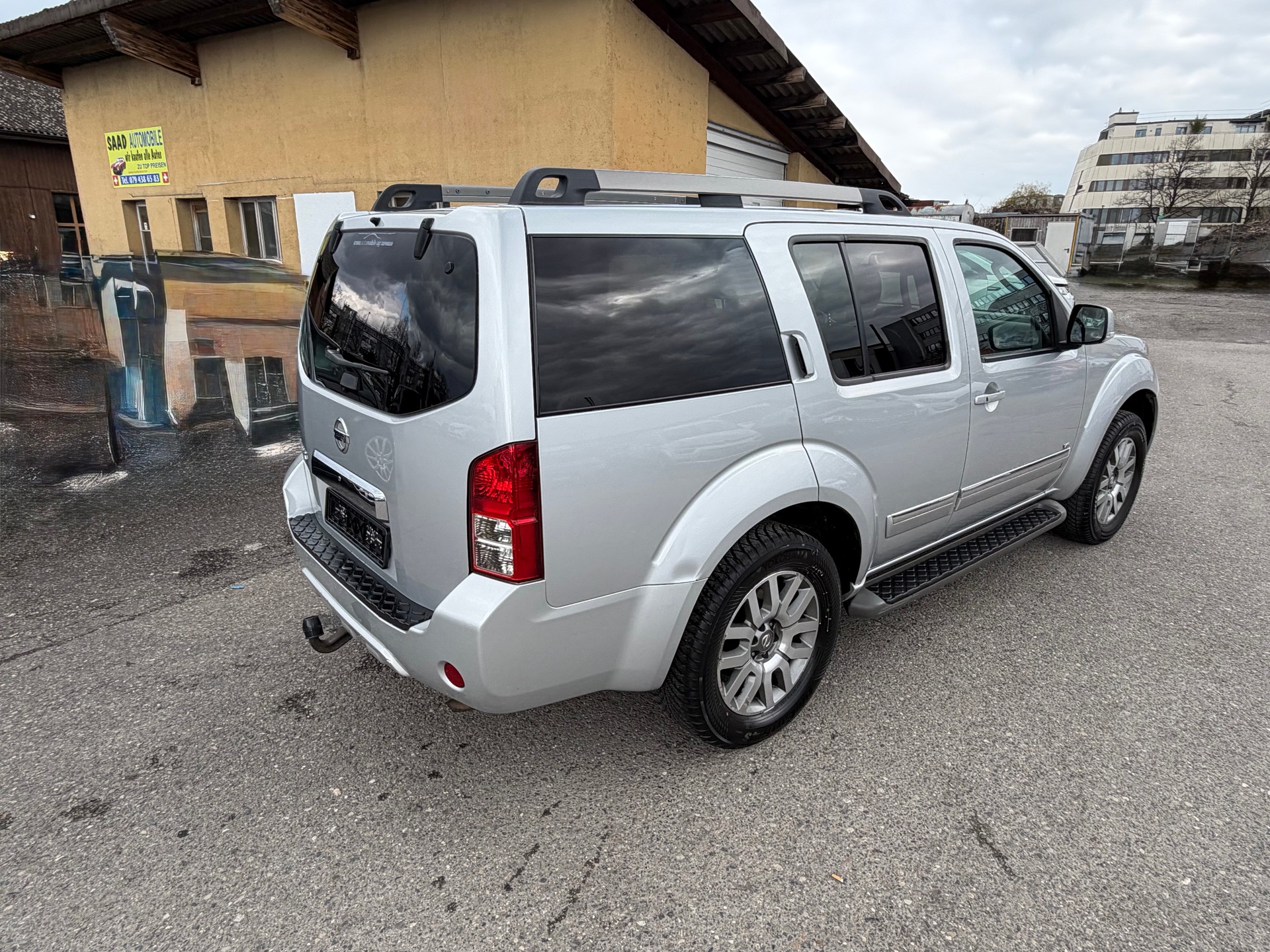 NISSAN Pathfinder 3.0 dCi LE Automatic-showroom-element-3