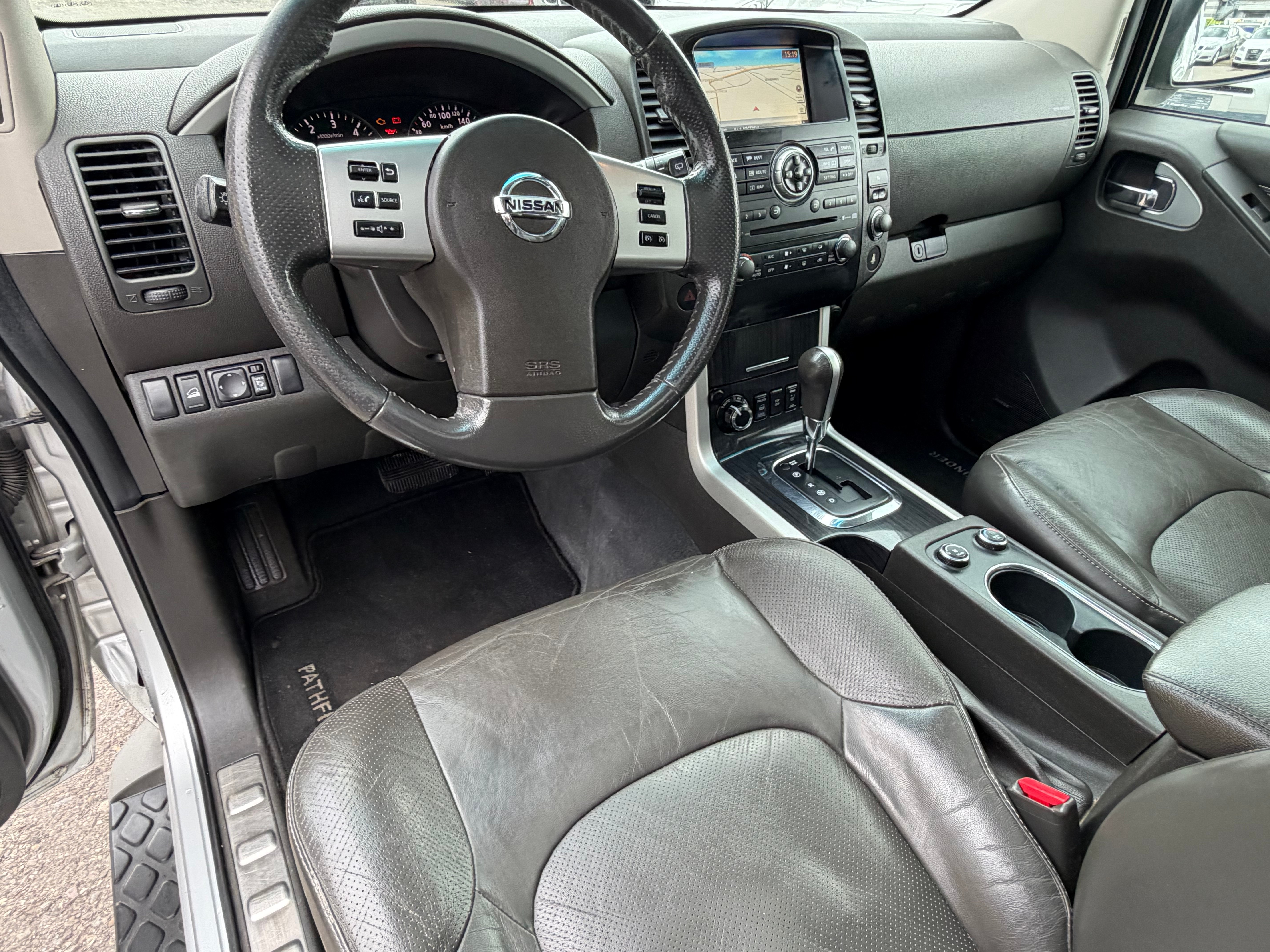 NISSAN Pathfinder 3.0 dCi LE Automatic — slika 17