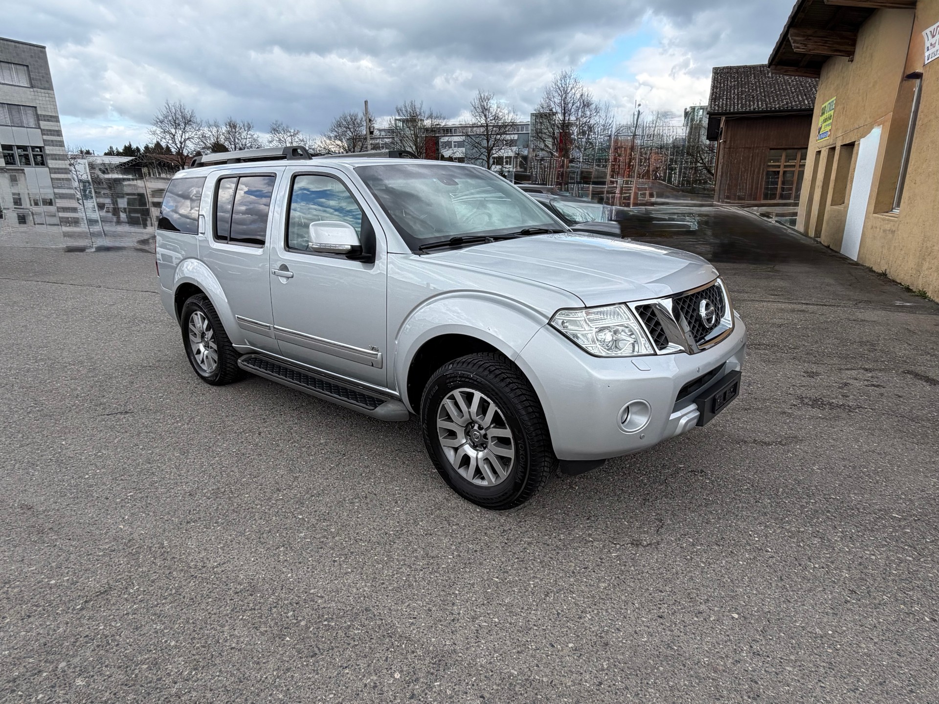 NISSAN Pathfinder 3.0 dCi LE Automatic-showroom-element-2