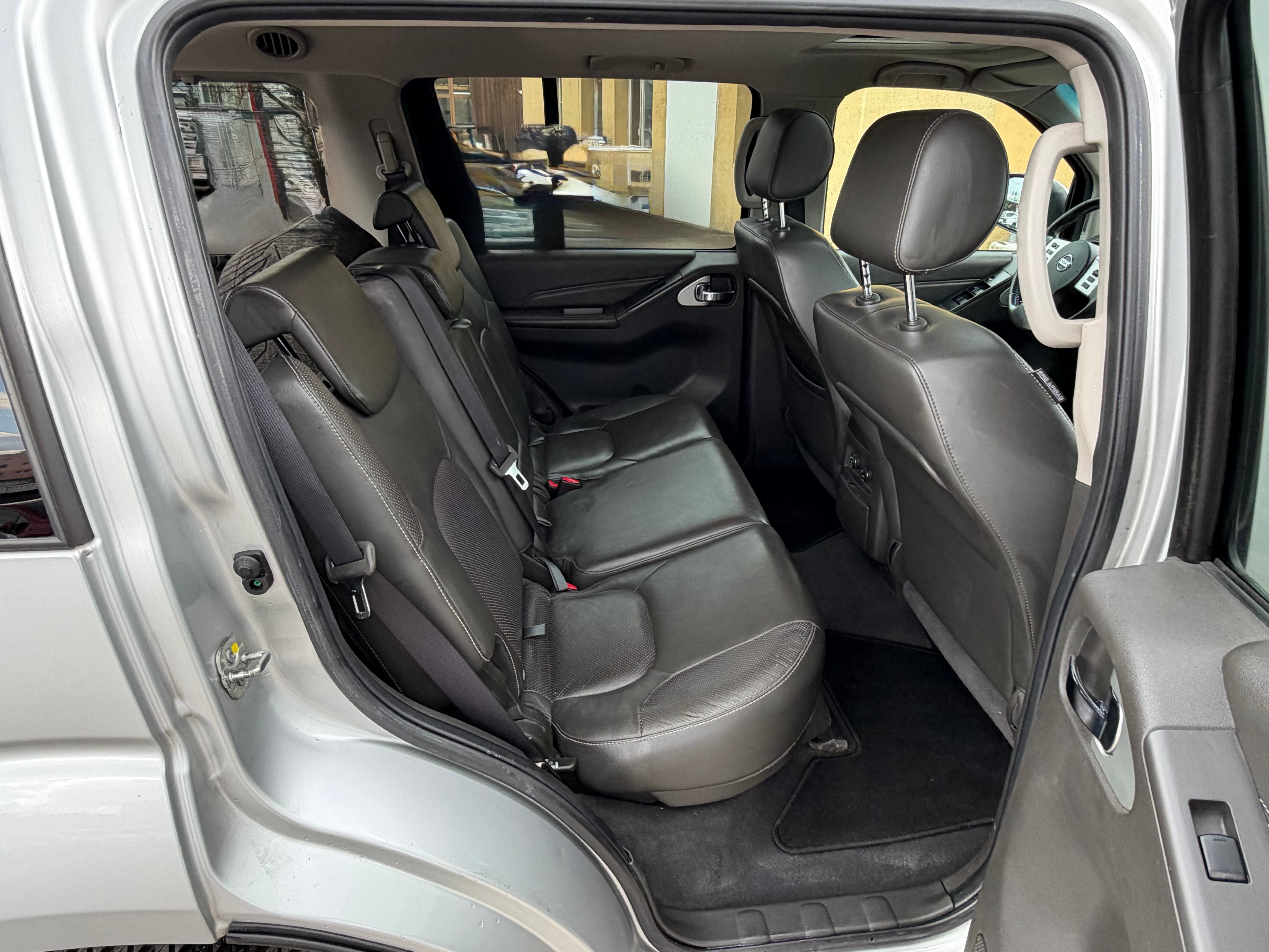 NISSAN Pathfinder 3.0 dCi LE Automatic — slika 11