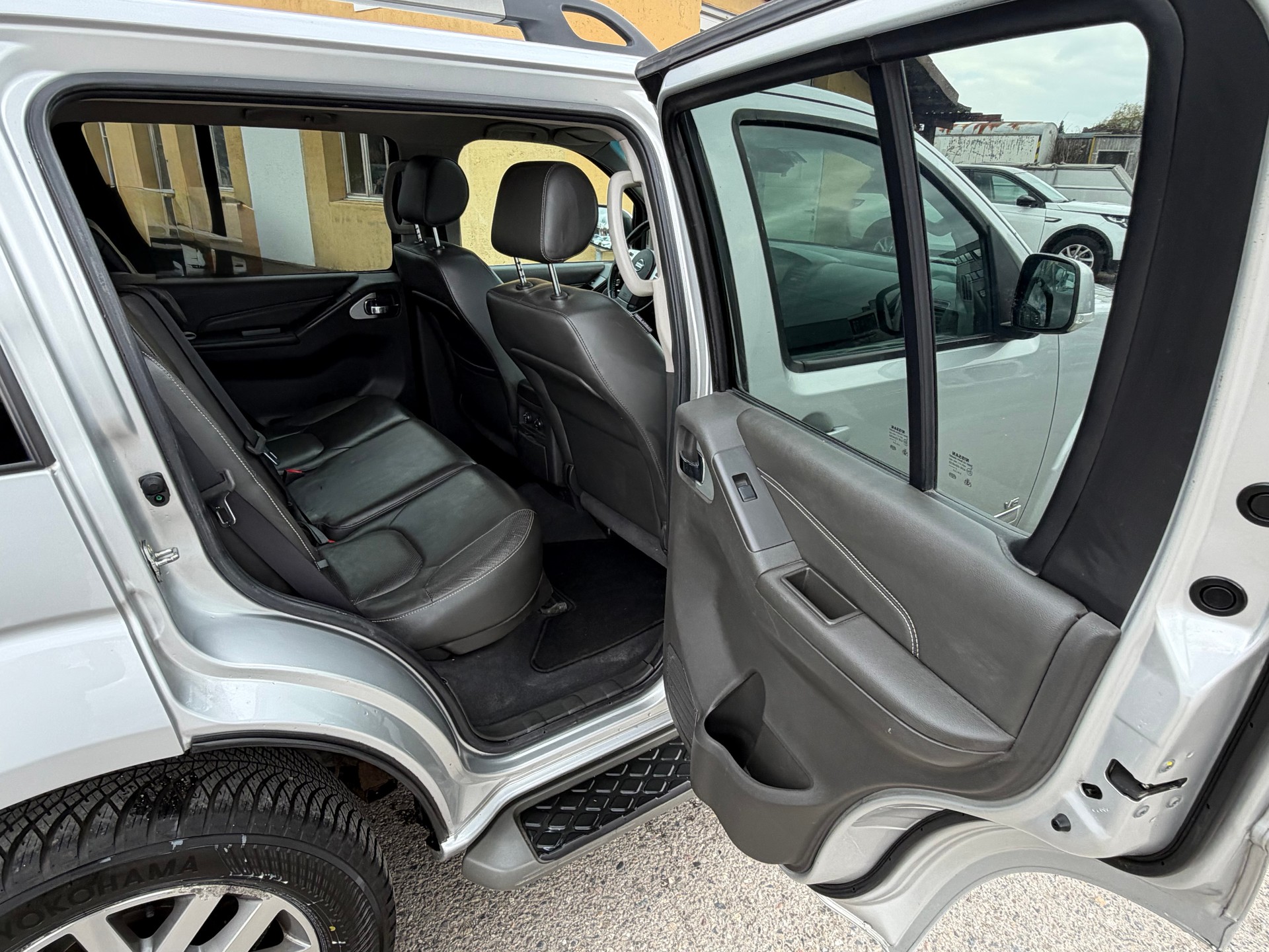 NISSAN Pathfinder 3.0 dCi LE Automatic-image-24