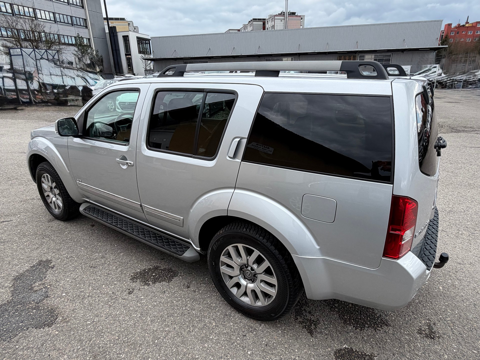 NISSAN Pathfinder 3.0 dCi LE Automatic-image-22
