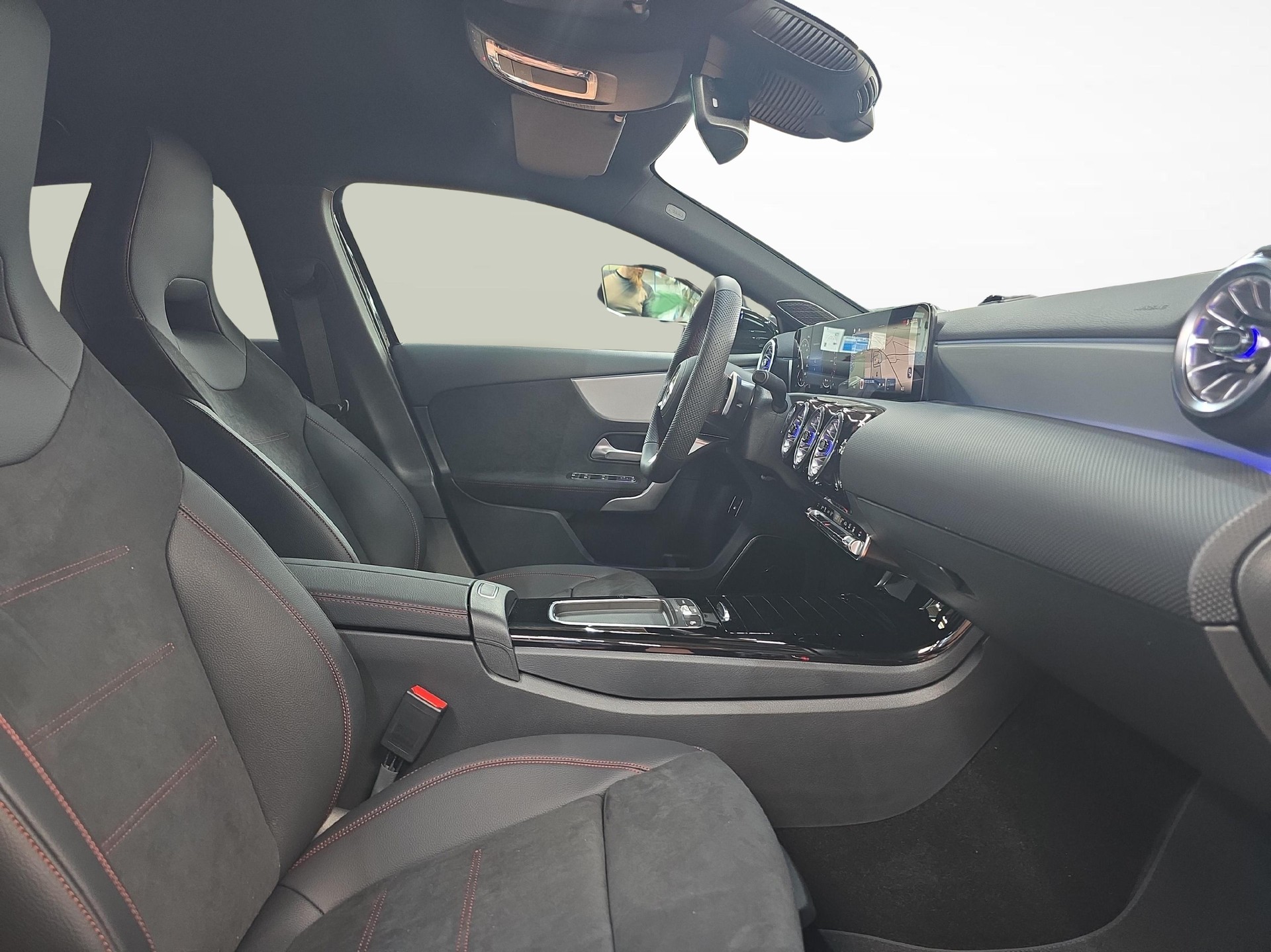 MERCEDES-BENZ A 250 e EQ Star AMG Line-image-6