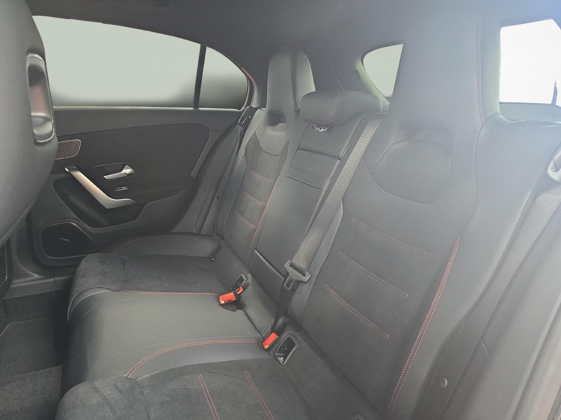 MERCEDES-BENZ A 250 e EQ Star AMG Line-image-7