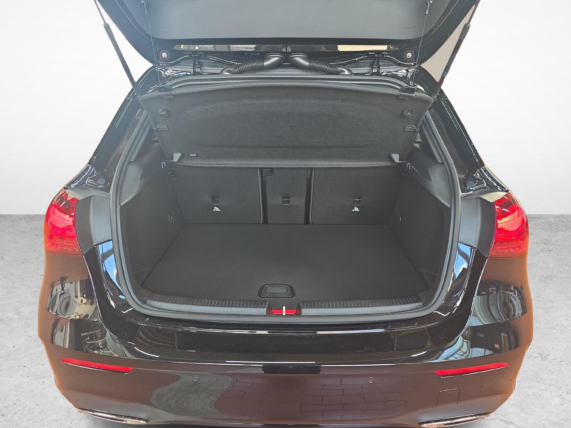 MERCEDES-BENZ A 250 e EQ Star AMG Line-image-8