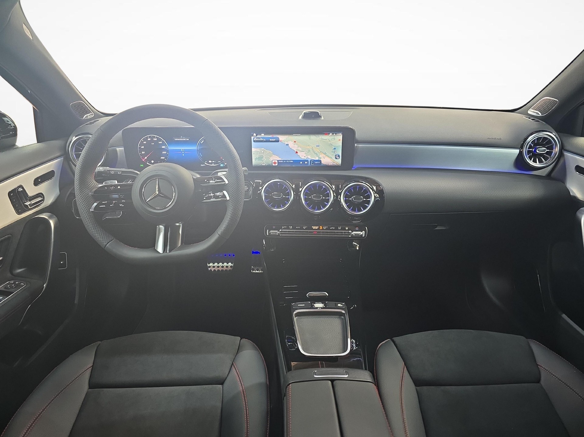 MERCEDES-BENZ A 250 e EQ Star AMG Line-image-5