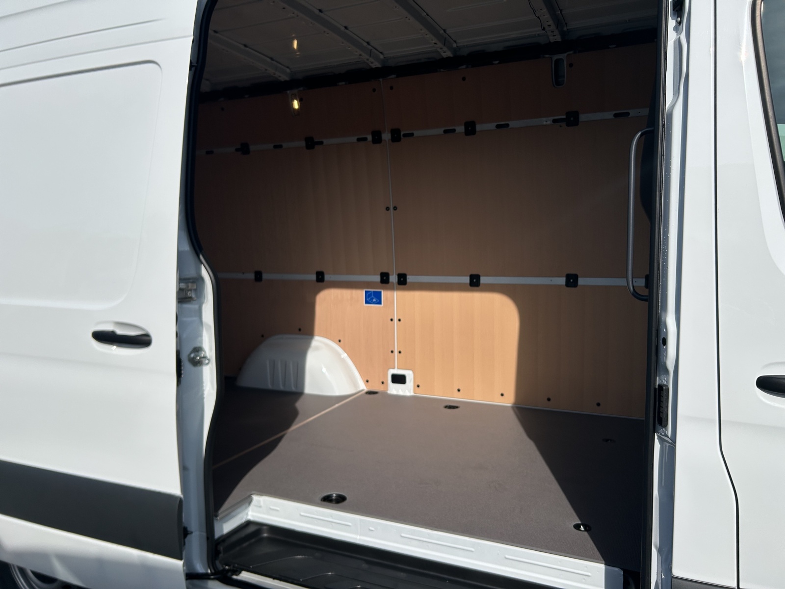 MERCEDES-BENZ Sprinter 315 CDI Standard 9G-TRONIC FWD-image-10