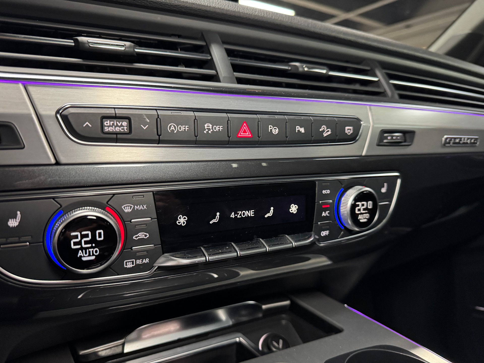 AUDI Q7 3.0 TDI quattro tiptronic-image-25