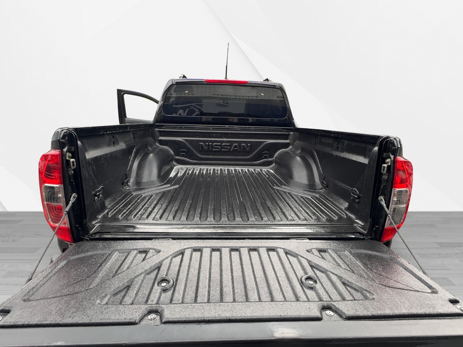NISSAN Navara Double Cab N-Guard 2.3 dCi 4WD-image-8
