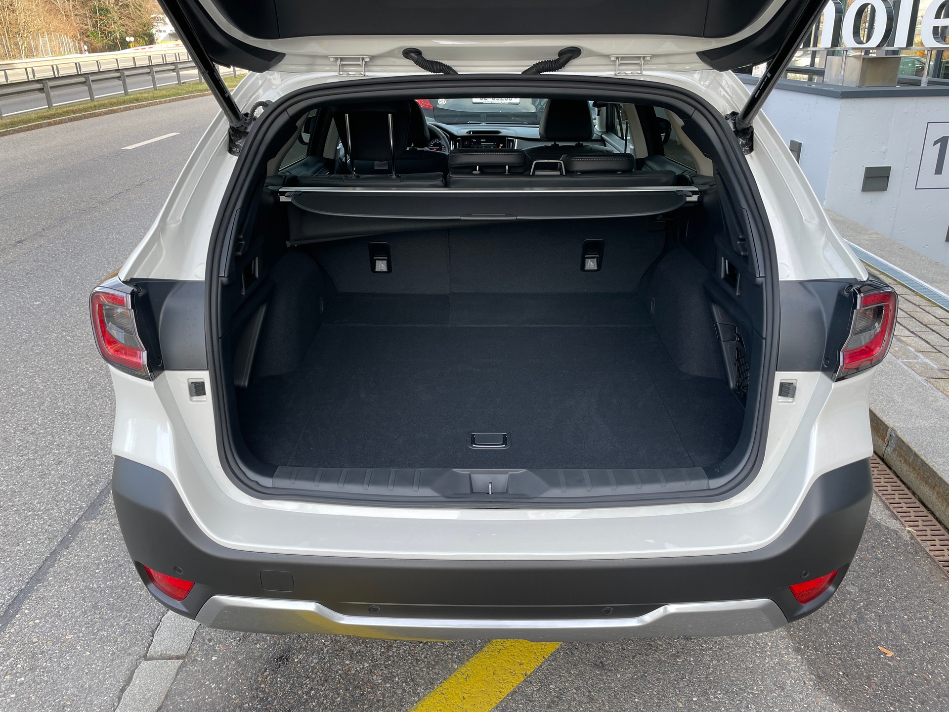 SUBARU Outback 2.5i Limited AWD-image-6