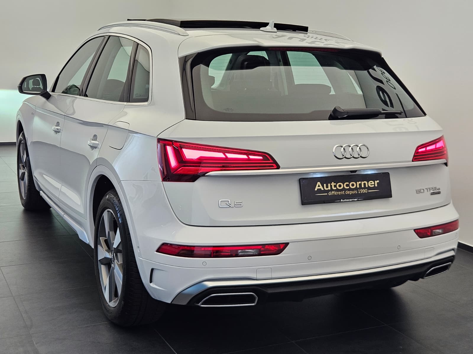 AUDI Q5 50 TFSI e PHEV S line quattro S-tronic-image-8