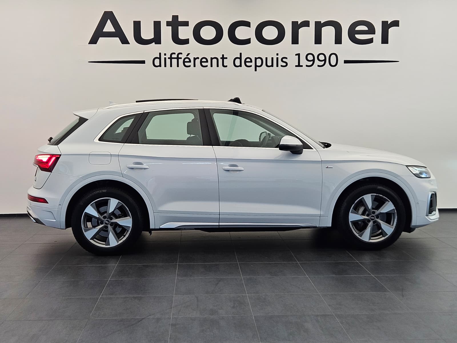 AUDI Q5 50 TFSI e PHEV S line quattro S-tronic-image-5
