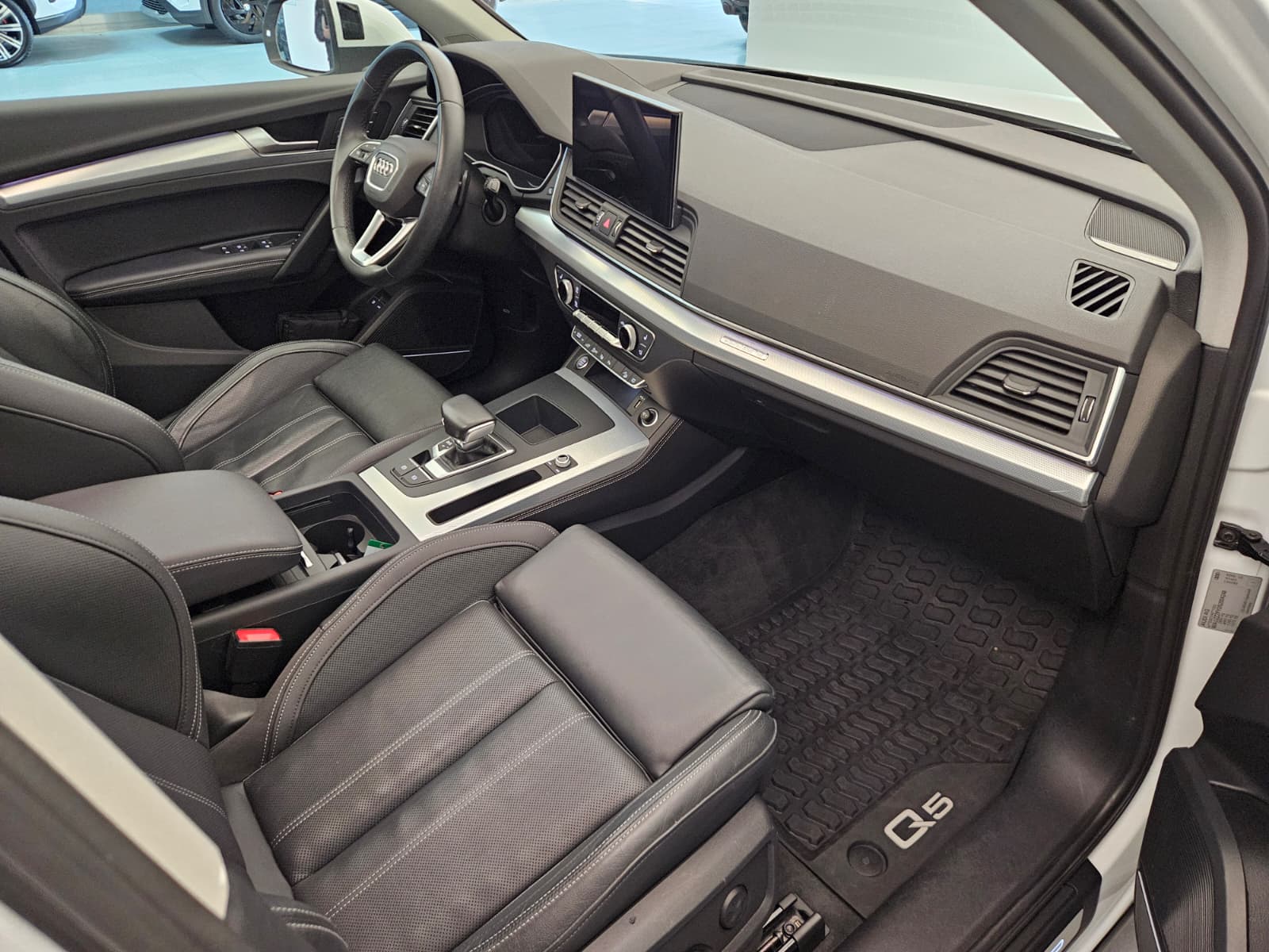AUDI Q5 50 TFSI e PHEV S line quattro S-tronic-image-11