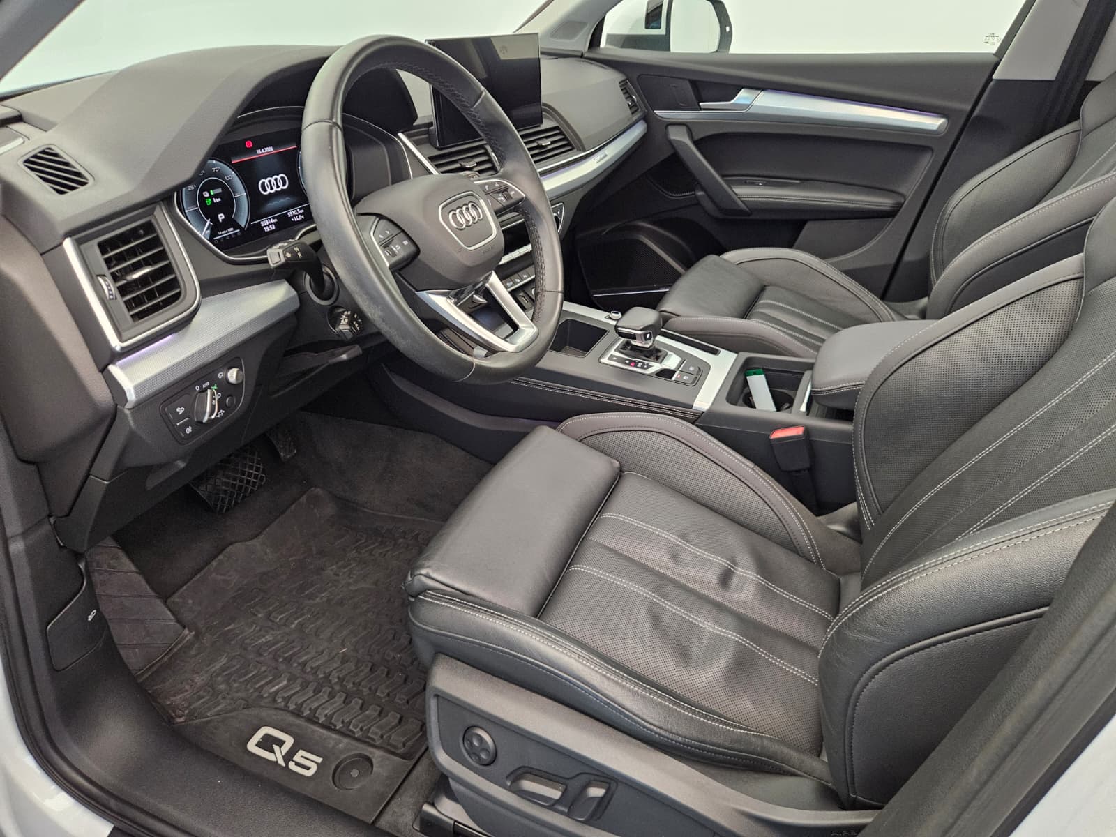 AUDI Q5 50 TFSI e PHEV S line quattro S-tronic-image-10
