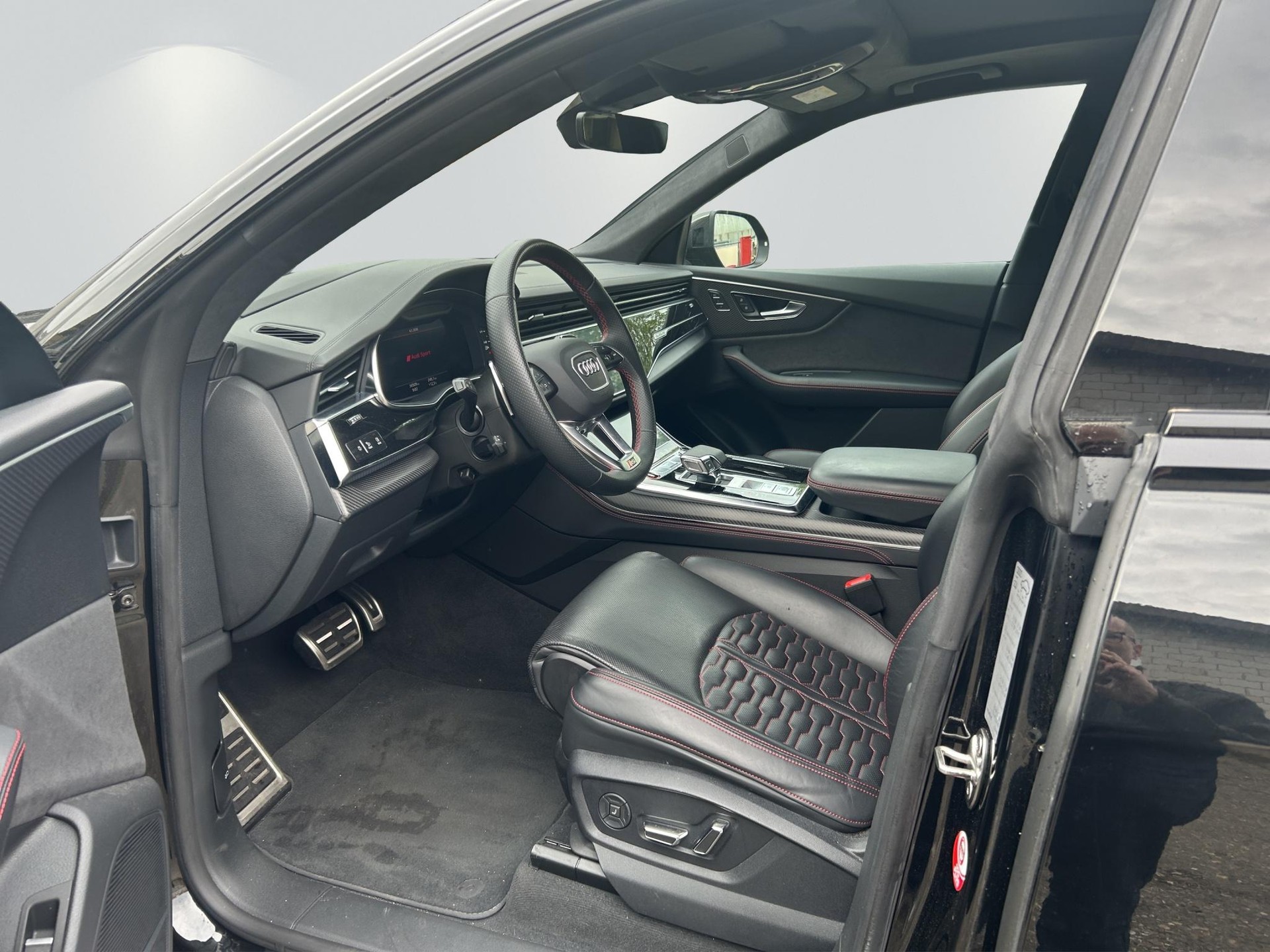 AUDI RS Q8 4.0 V8 TFSI quattro T-Tronic-image-9