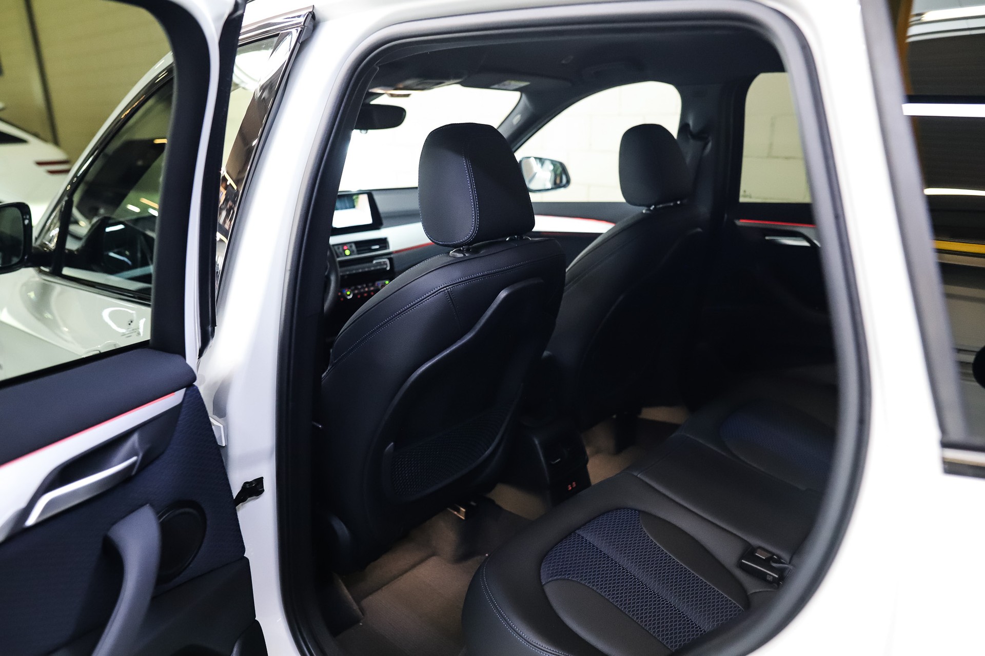 BMW X1 sDrive 18d M Sport Steptronic-image-17