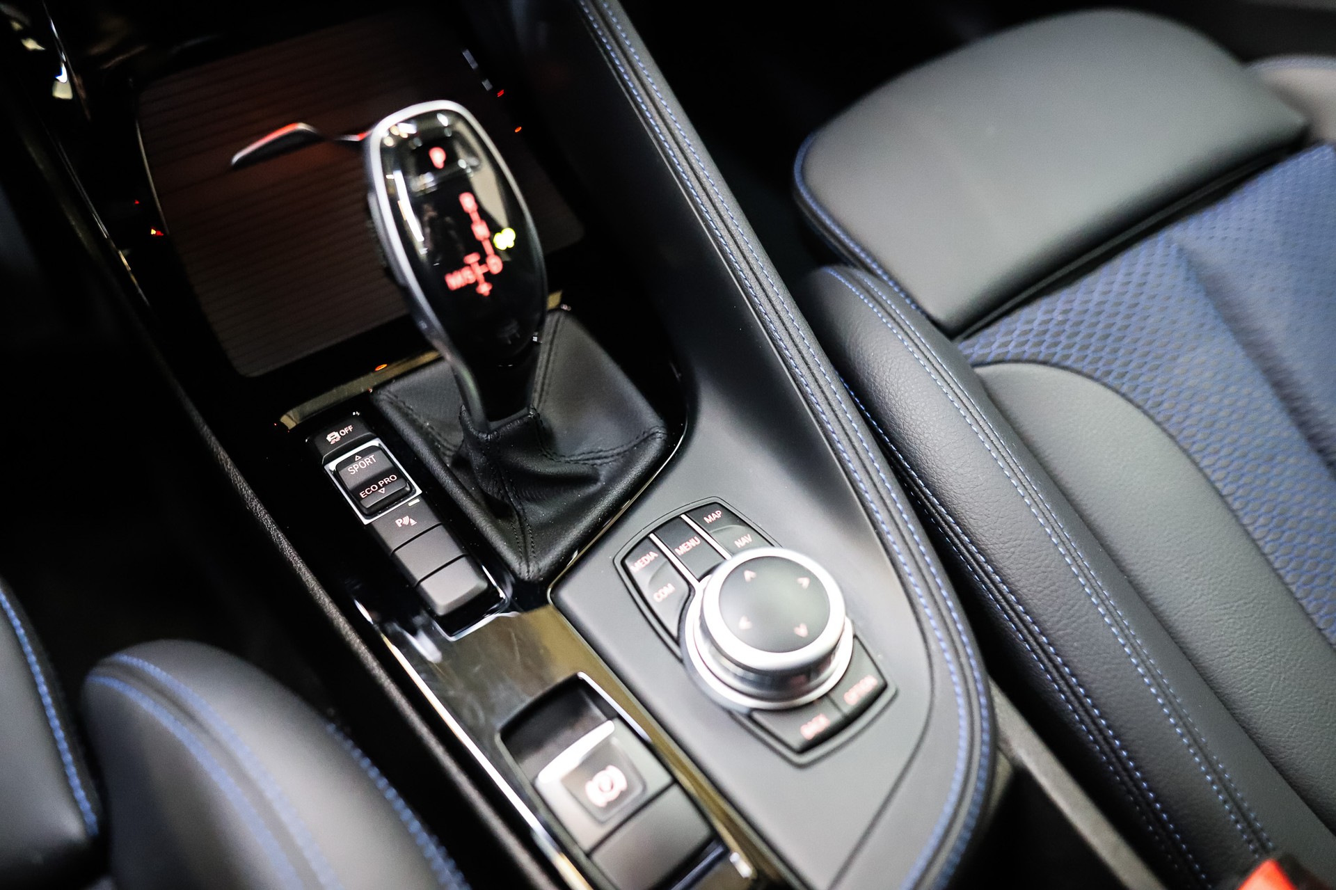 BMW X1 sDrive 18d M Sport Steptronic-image-15