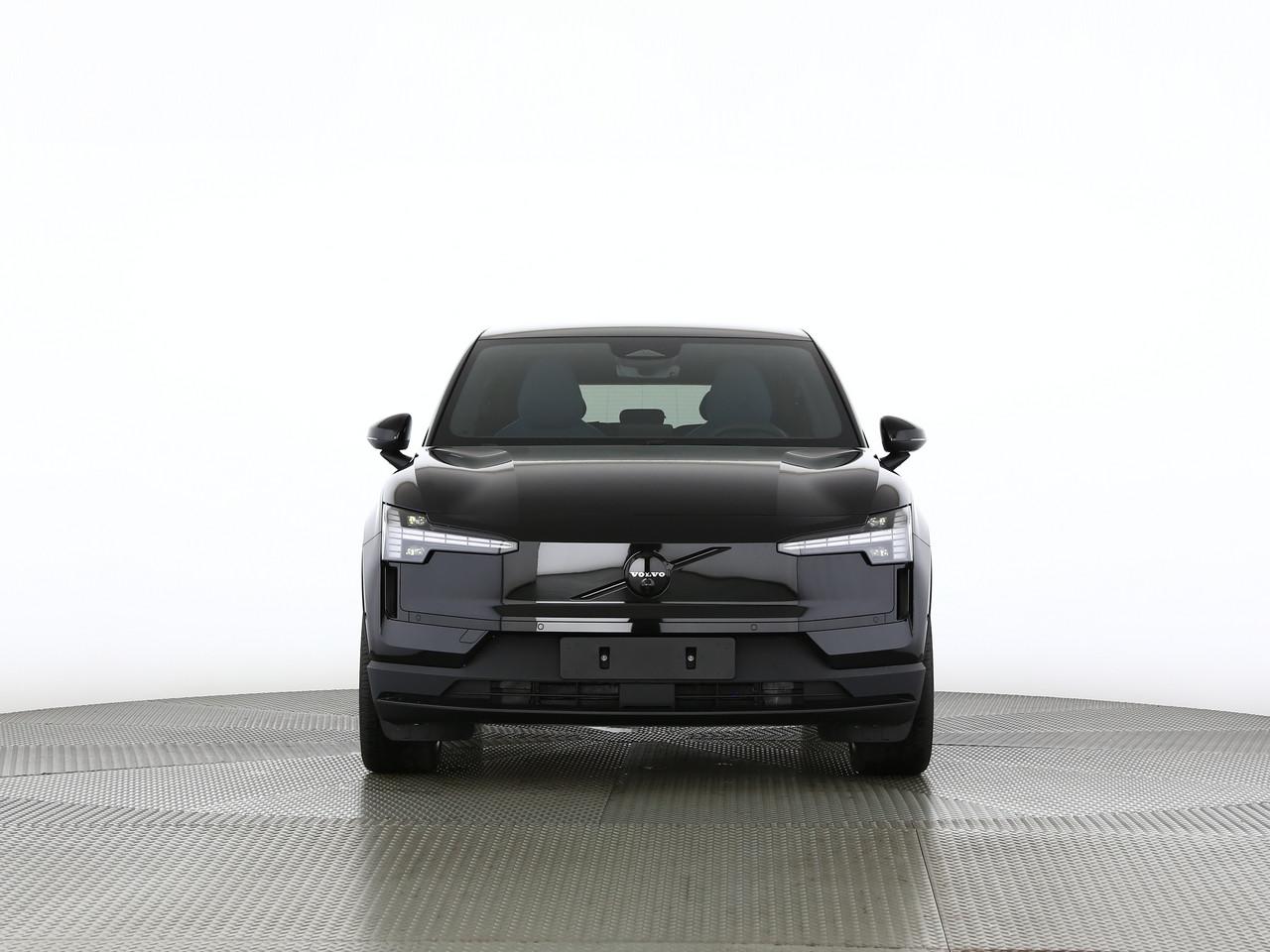 VOLVO EX30 E60 Twin Ultra Performance Sw. Black Ed. AWD-image-4