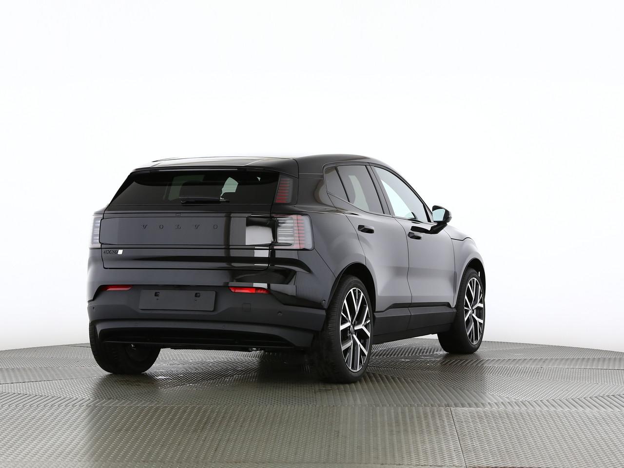 VOLVO EX30 E60 Twin Ultra Performance Sw. Black Ed. AWD-image-1