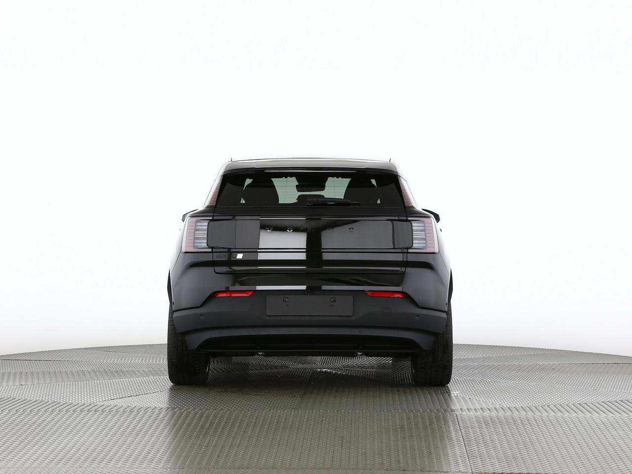 VOLVO EX30 E60 Twin Ultra Performance Sw. Black Ed. AWD-image-3