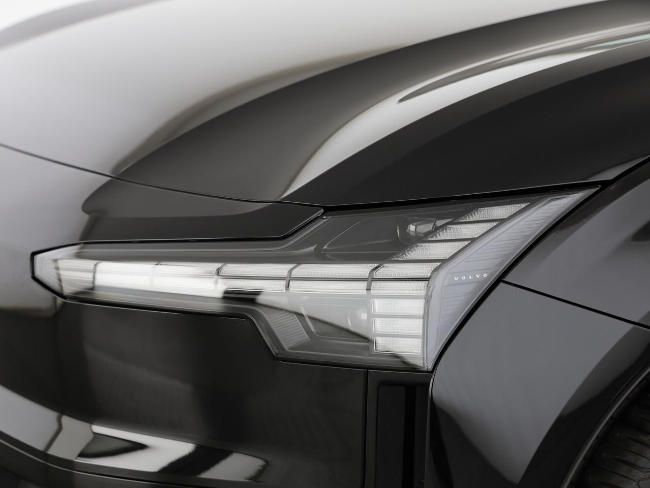 VOLVO EX30 E60 Twin Ultra Performance Sw. Black Ed. AWD-image-5