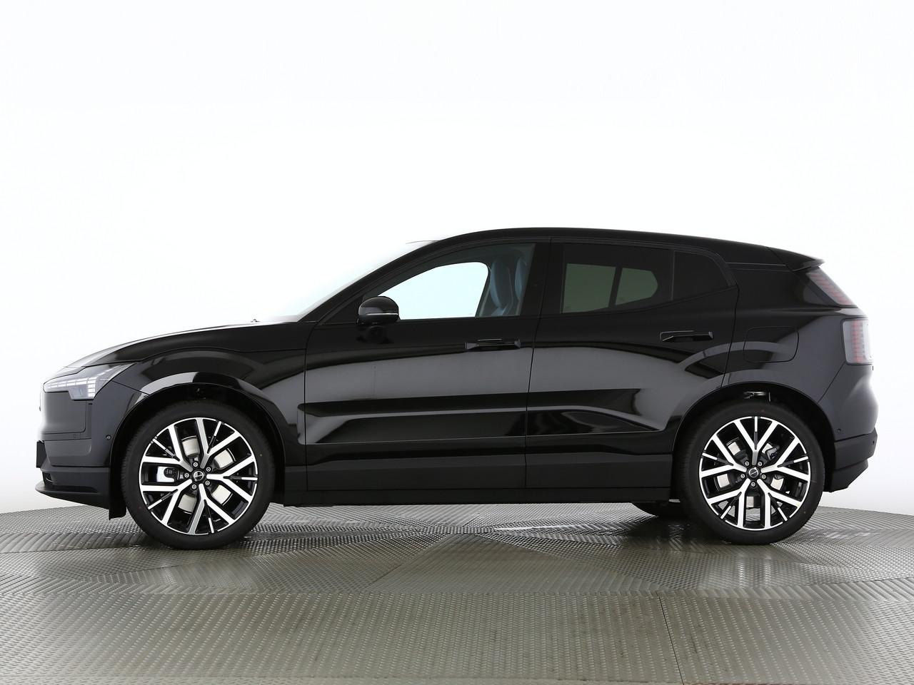 VOLVO EX30 E60 Twin Ultra Performance Sw. Black Ed. AWD-image-2