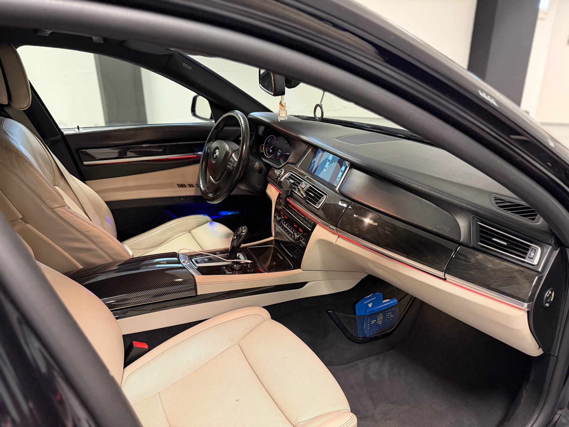 BMW 750Ld xDrive-image-12