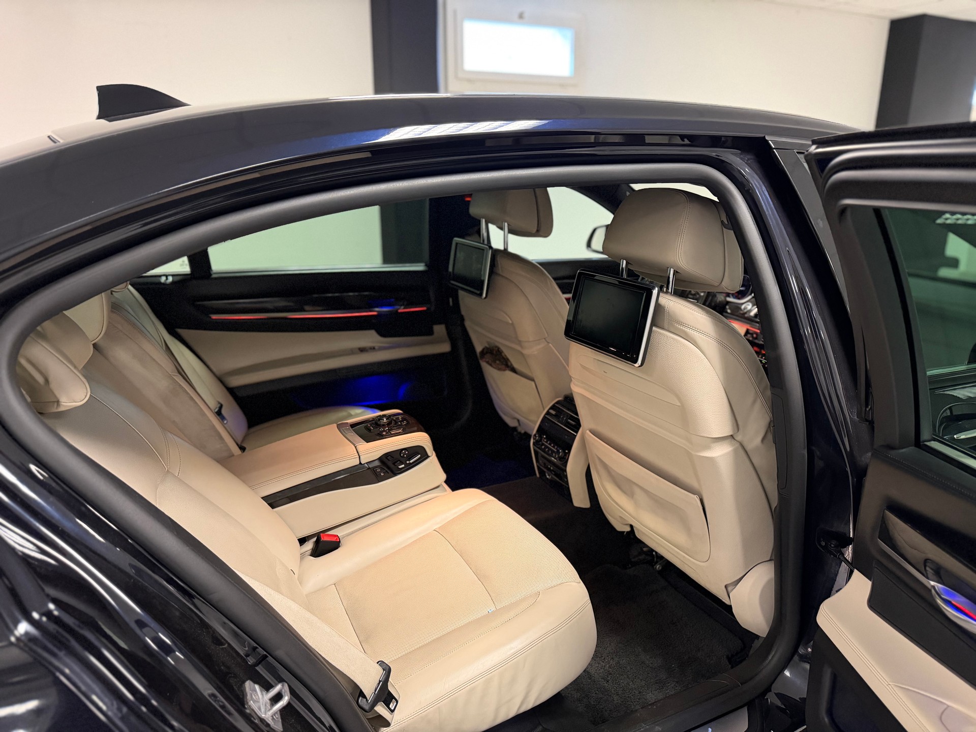 BMW 750Ld xDrive-image-11