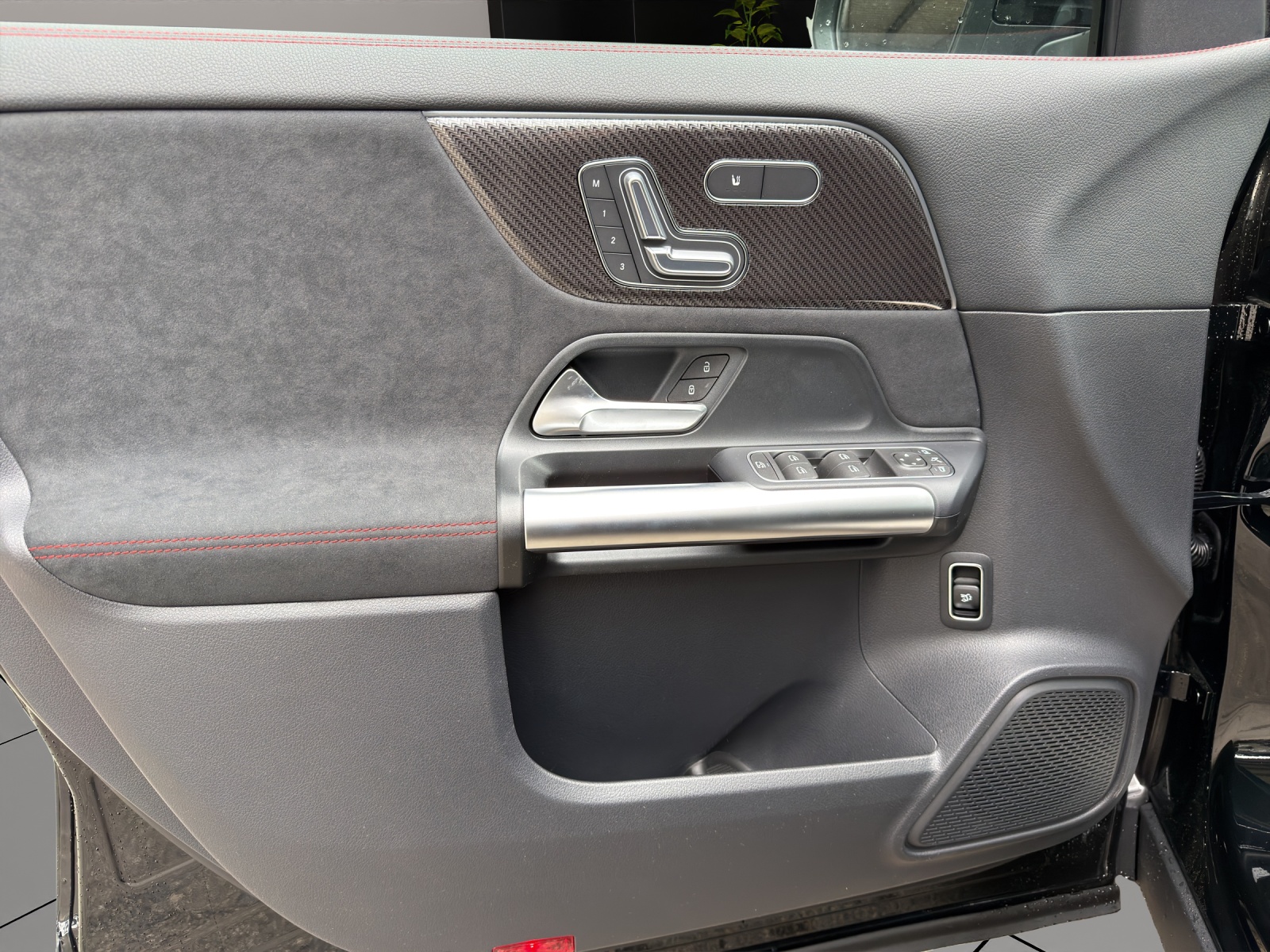 MERCEDES-BENZ GLA 220 4Matic 8G-DCT-image-12